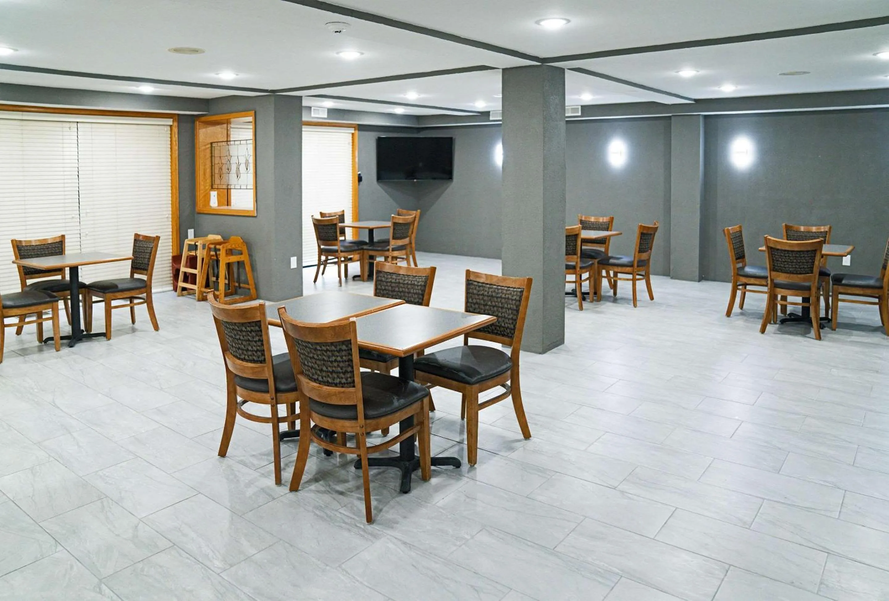 Breakfast in Quality Inn Seymour I-65