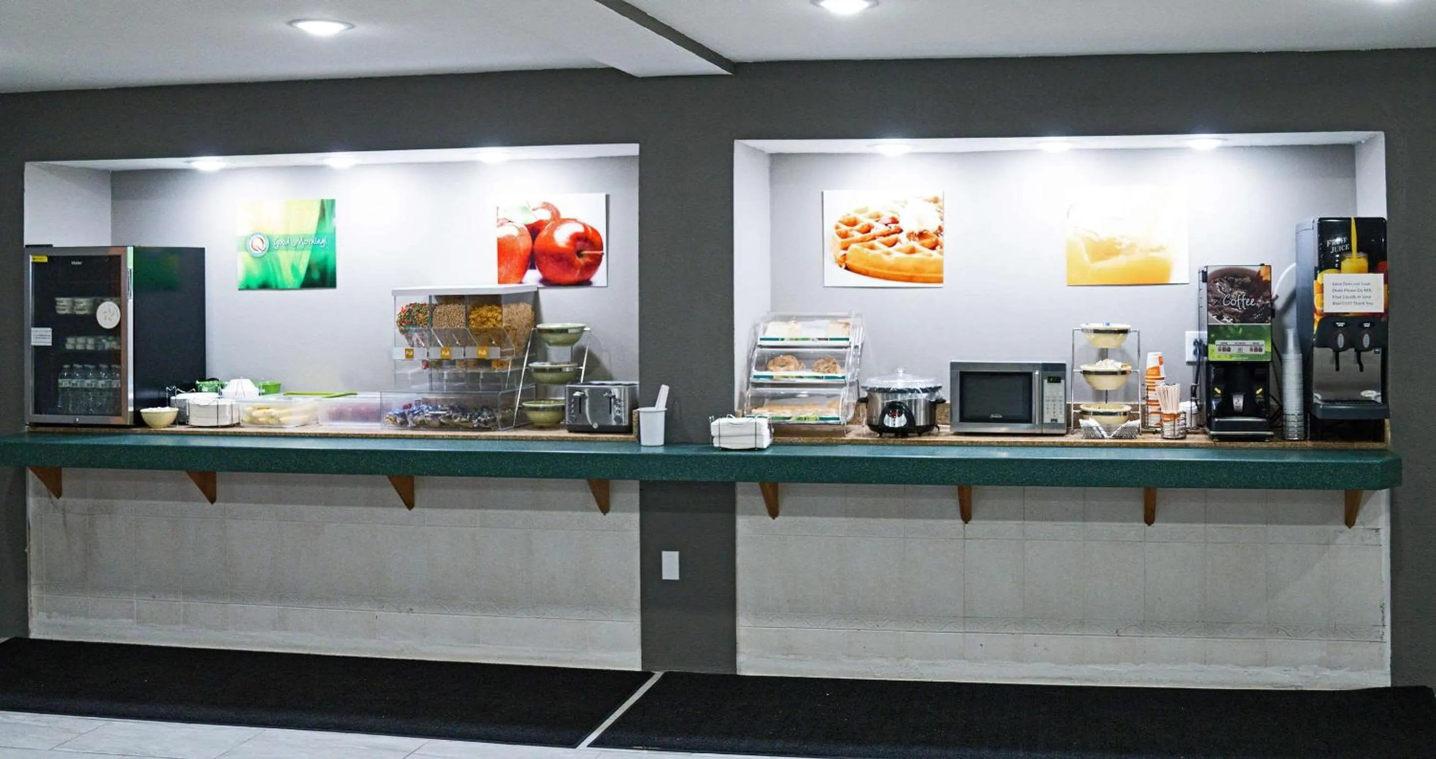 Breakfast in Quality Inn Seymour I-65