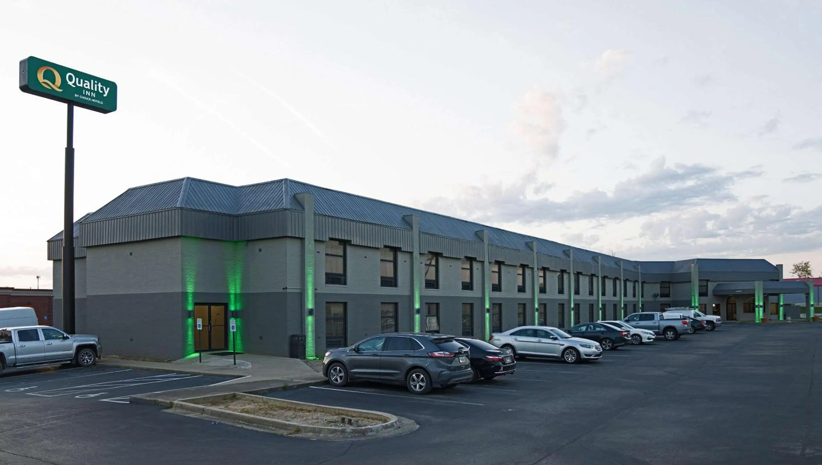 Property building in Quality Inn Seymour I-65