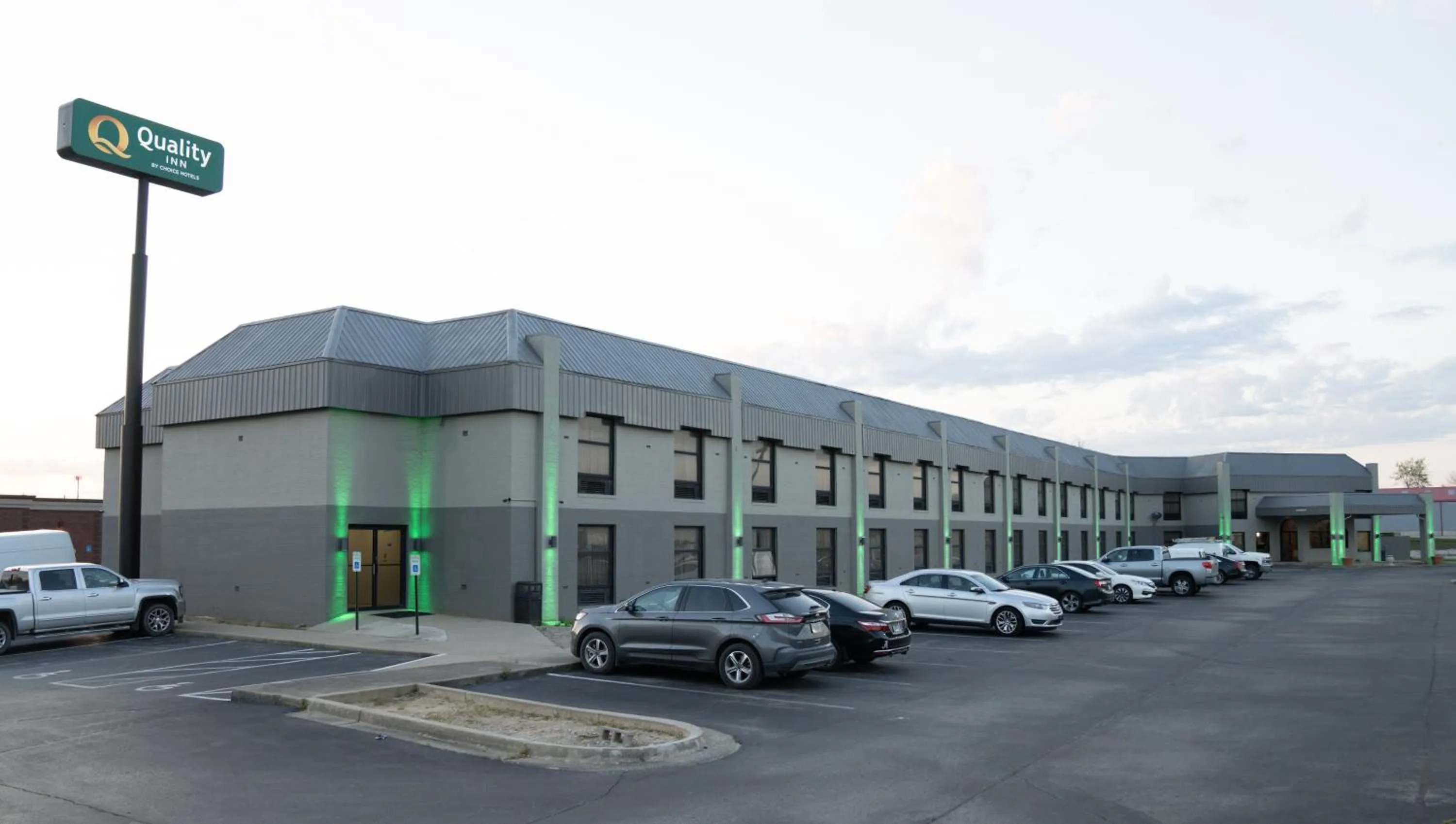 Property building in Quality Inn Seymour I-65