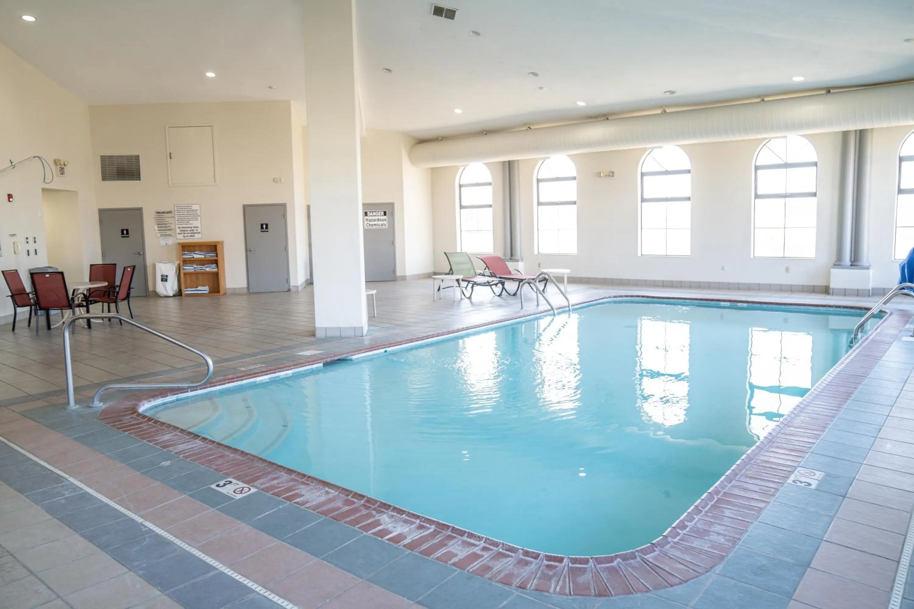 Swimming pool in Quality Inn Seymour I-65