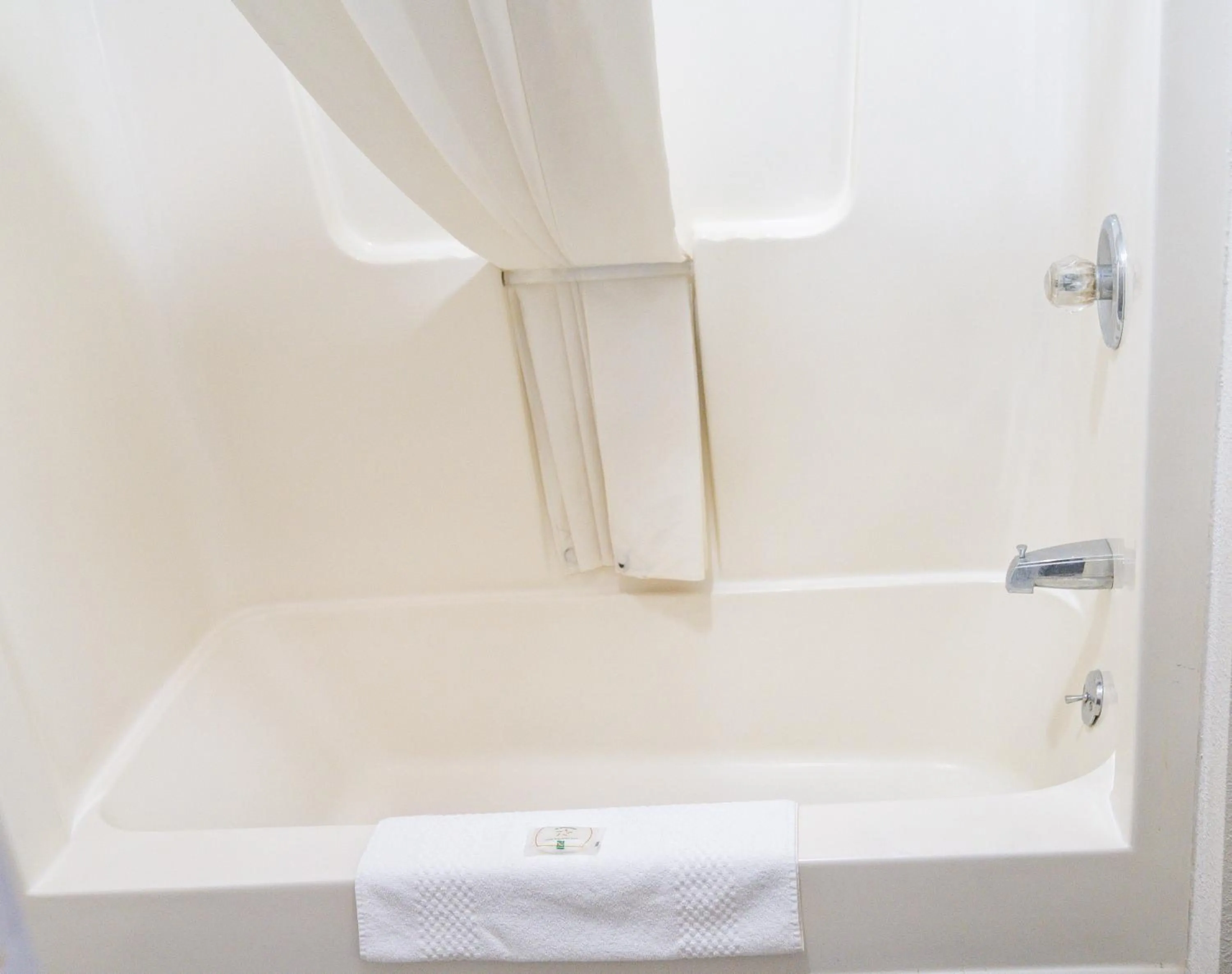 Bathroom in Quality Inn Seymour I-65