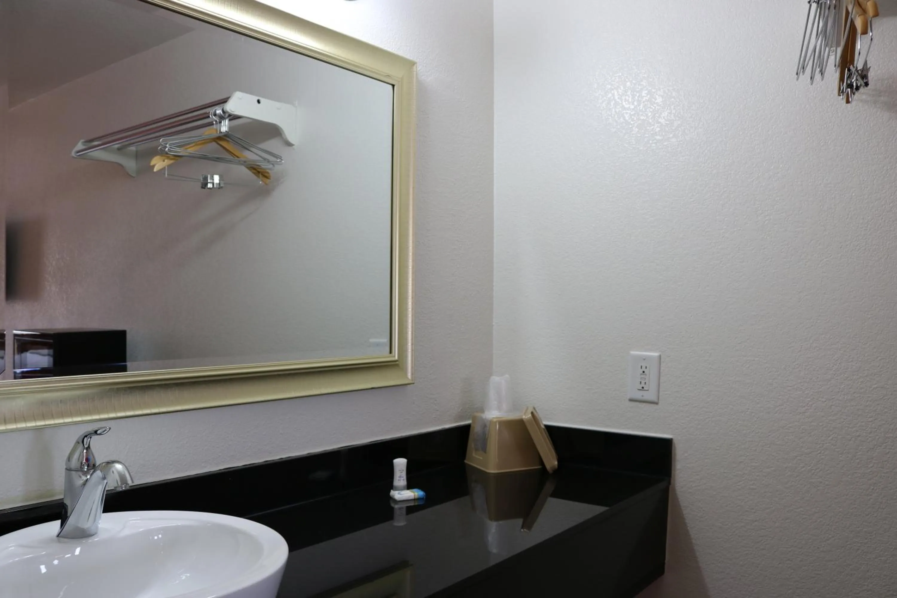 Heritage Inn & Suites