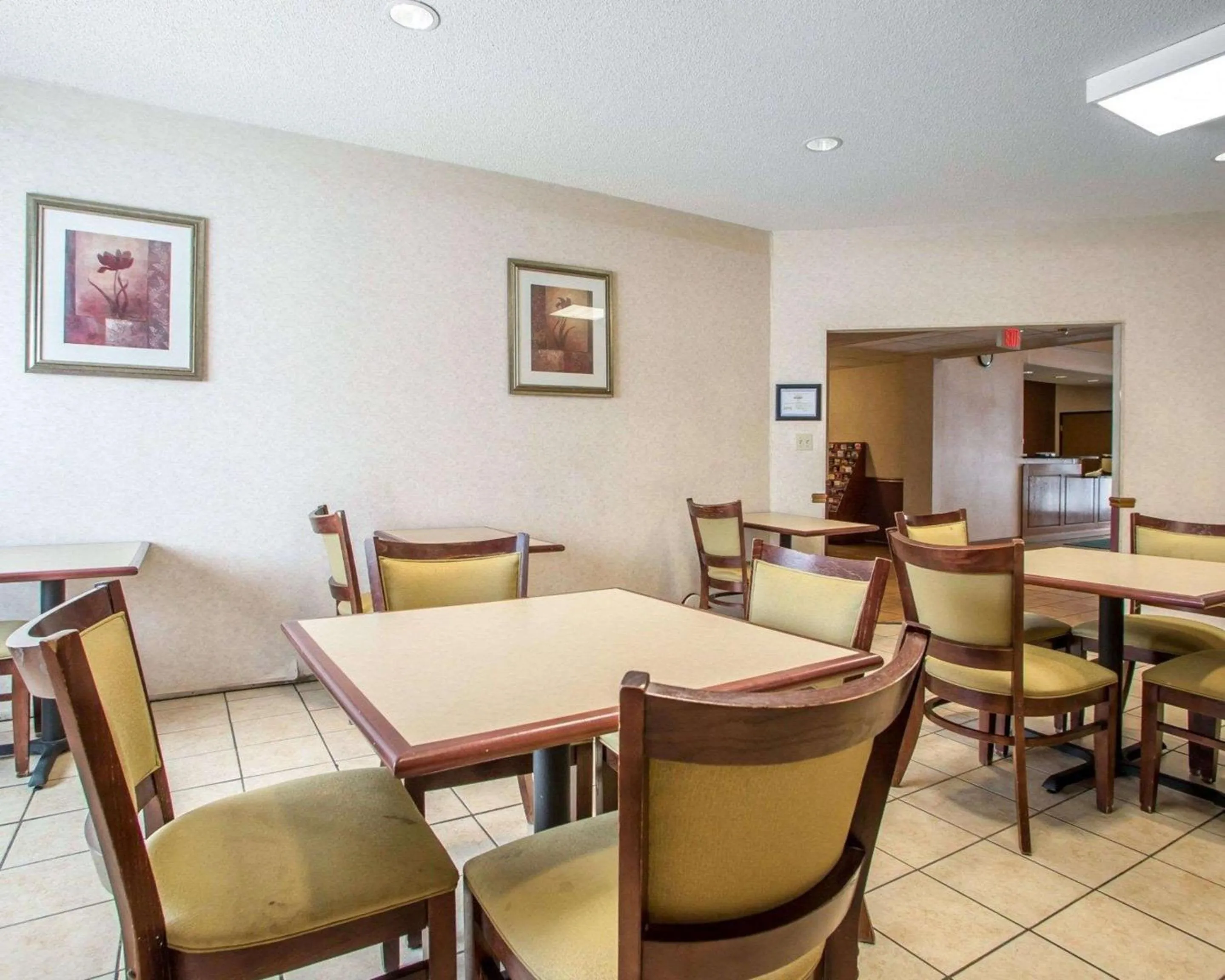 Restaurant/places to eat in Quality Inn Merrillville