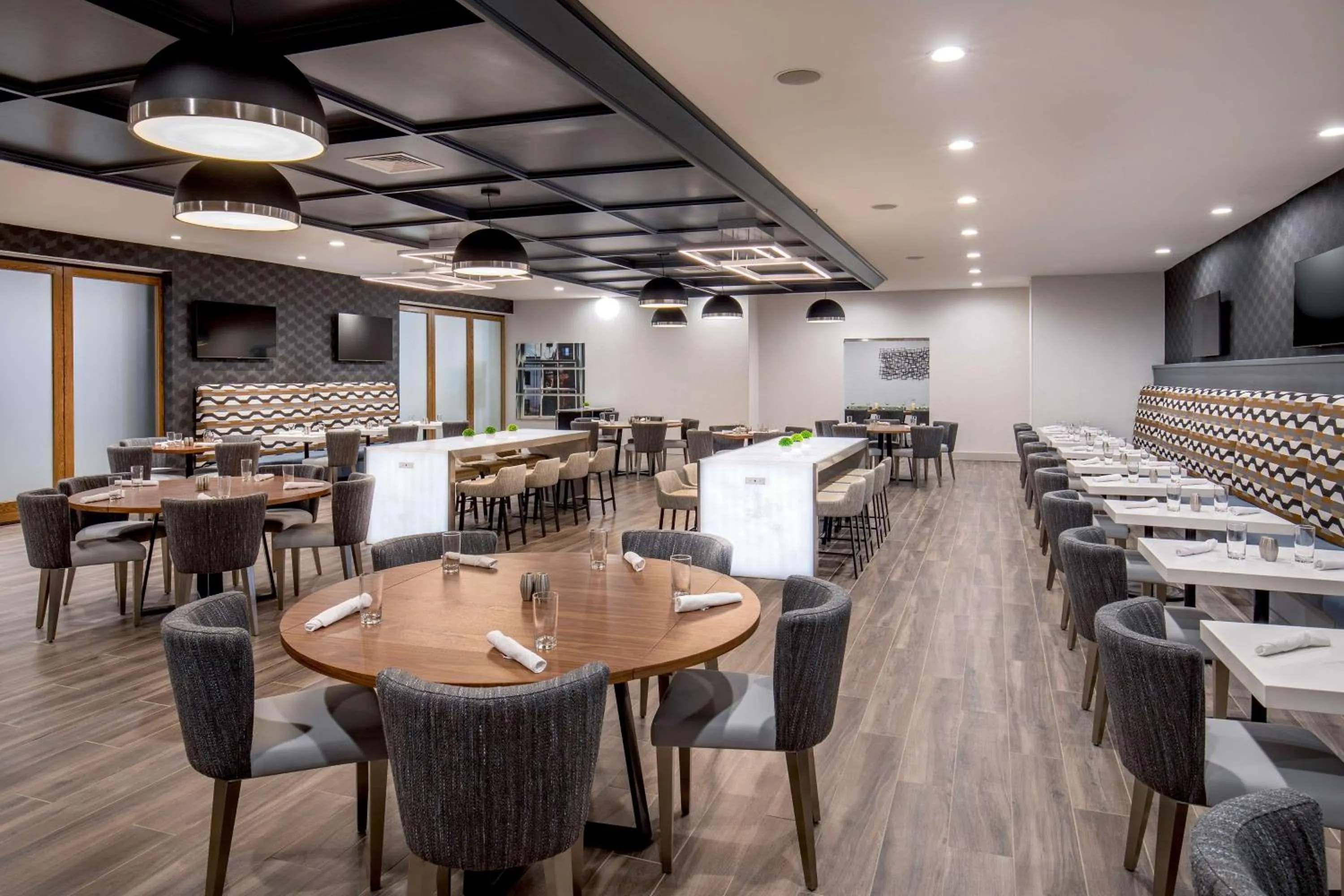 Restaurant/places to eat in DoubleTree by Hilton Washington DC North/Gaithersburg