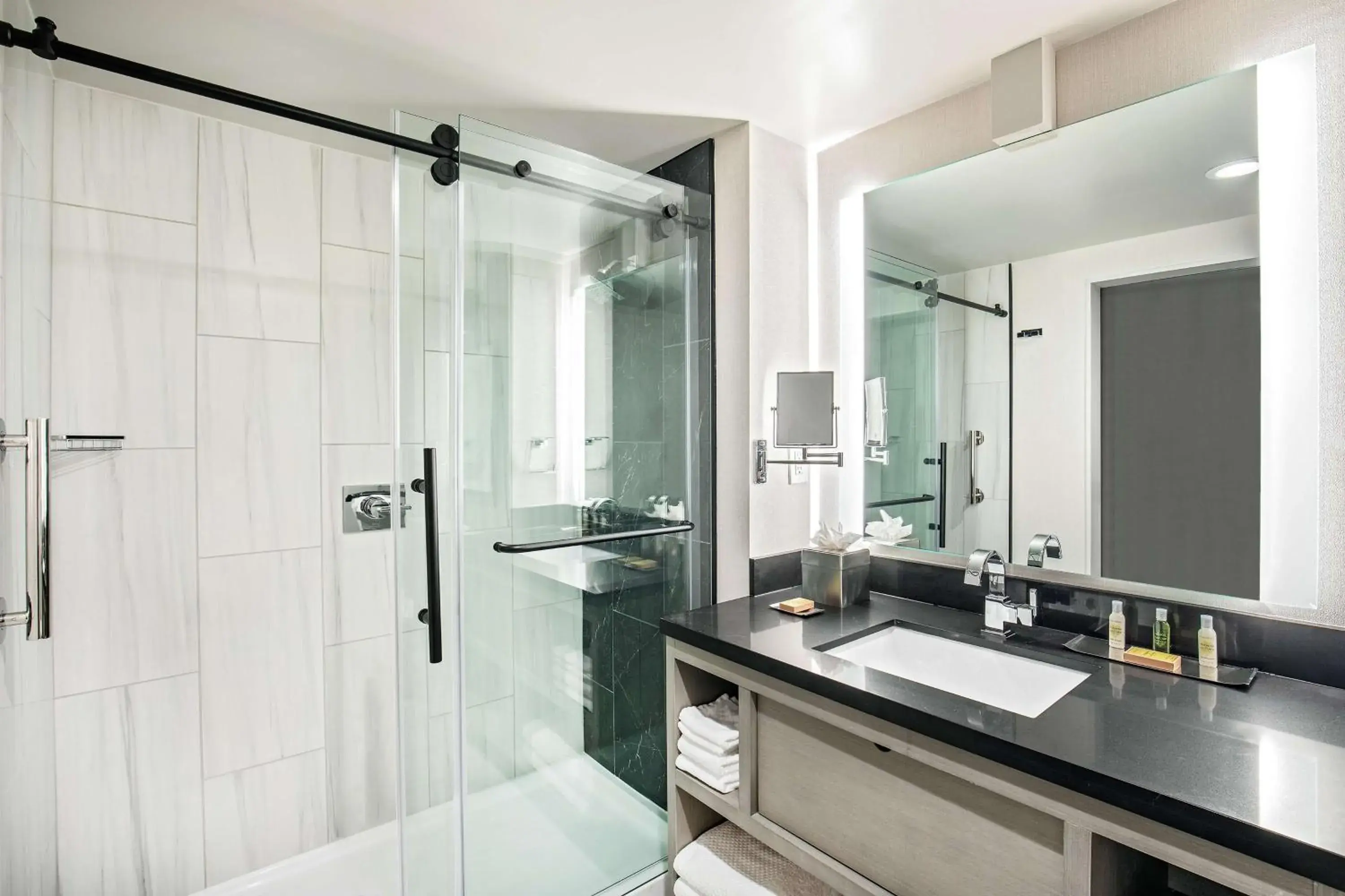 Queen Room with Two Queen Beds - Non-Smoking in DoubleTree by Hilton Washington DC North/Gaithersburg Queen Room with Two Queen Beds - Non-Smoking in DoubleTree by Hilton Washington DC North/Gaithersburg