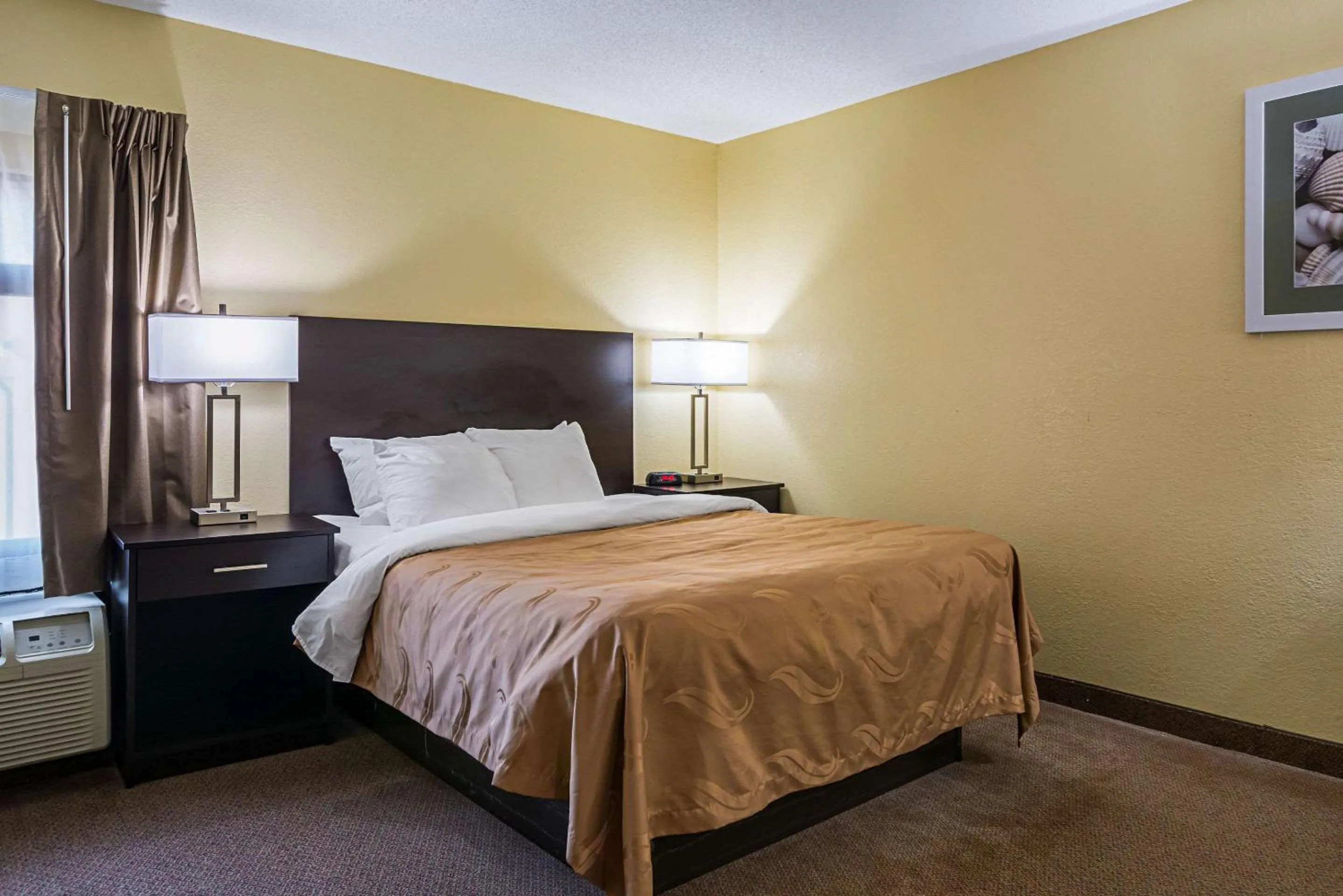 Photo of the whole room, Bed in Quality Inn & Suites Greensburg I-74