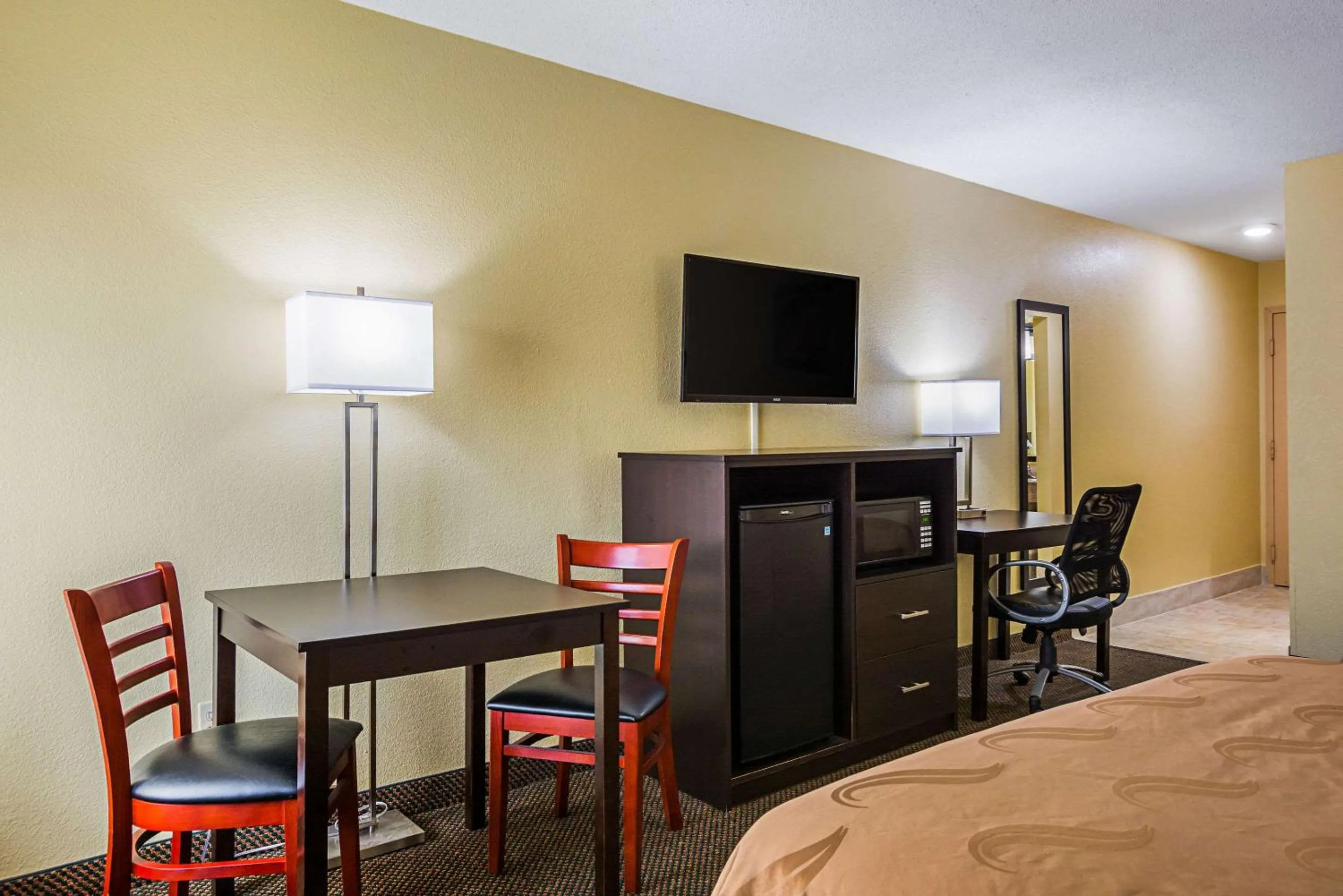 Photo of the whole room, Bed in Quality Inn & Suites Greensburg I-74