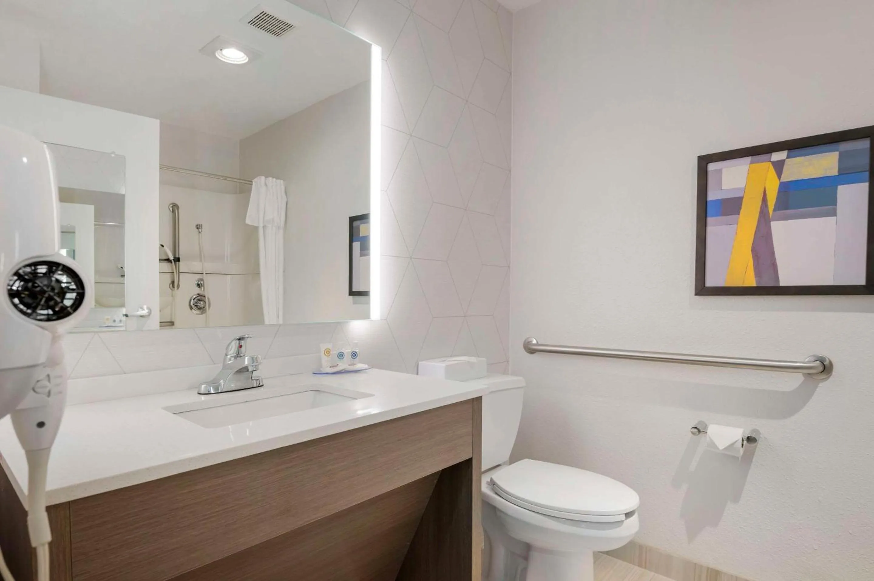 Bedroom in Comfort Inn Edinburgh - Columbus