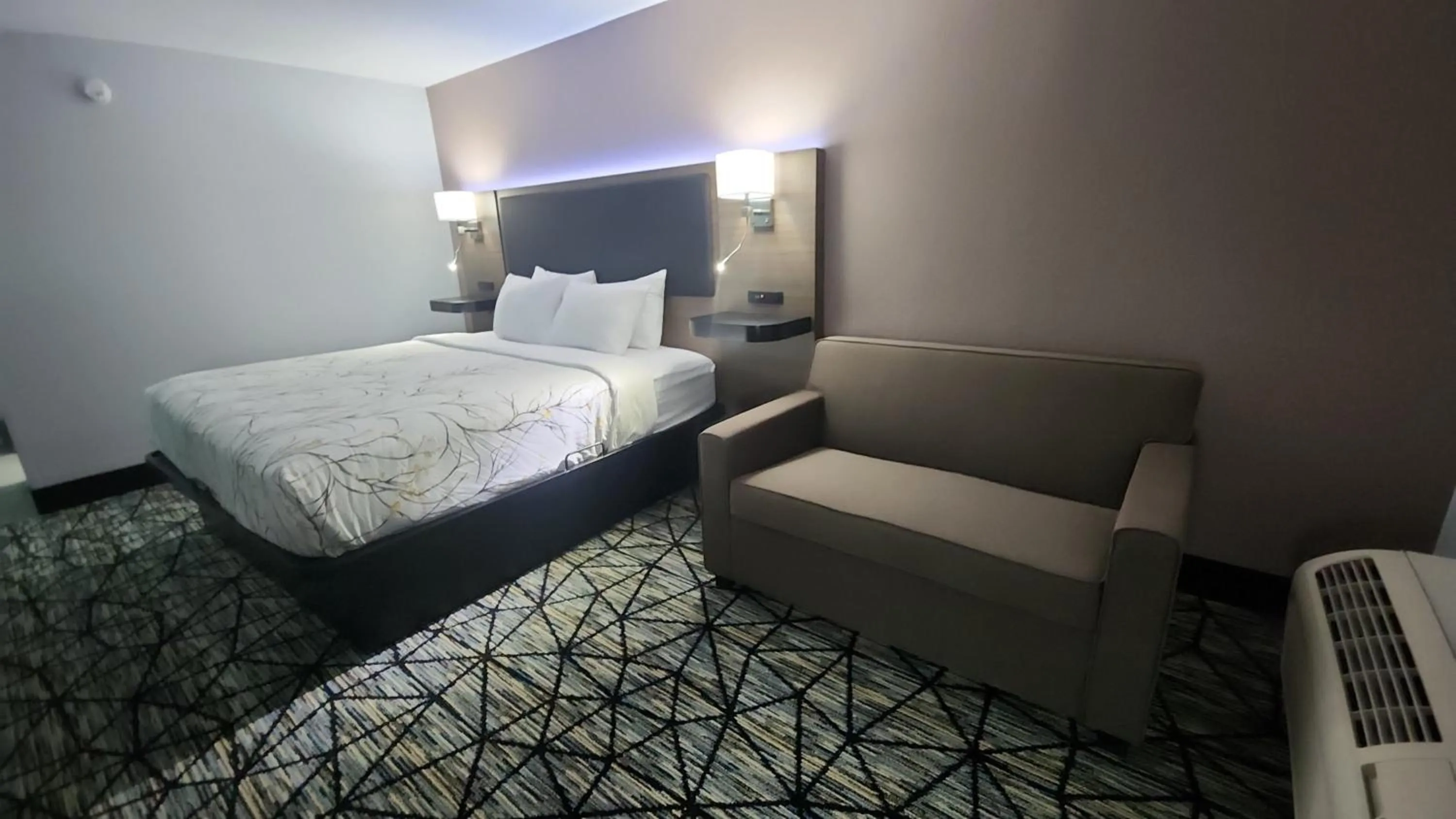 Bed in Baymont by Wyndham South Bend Near Notre Dame