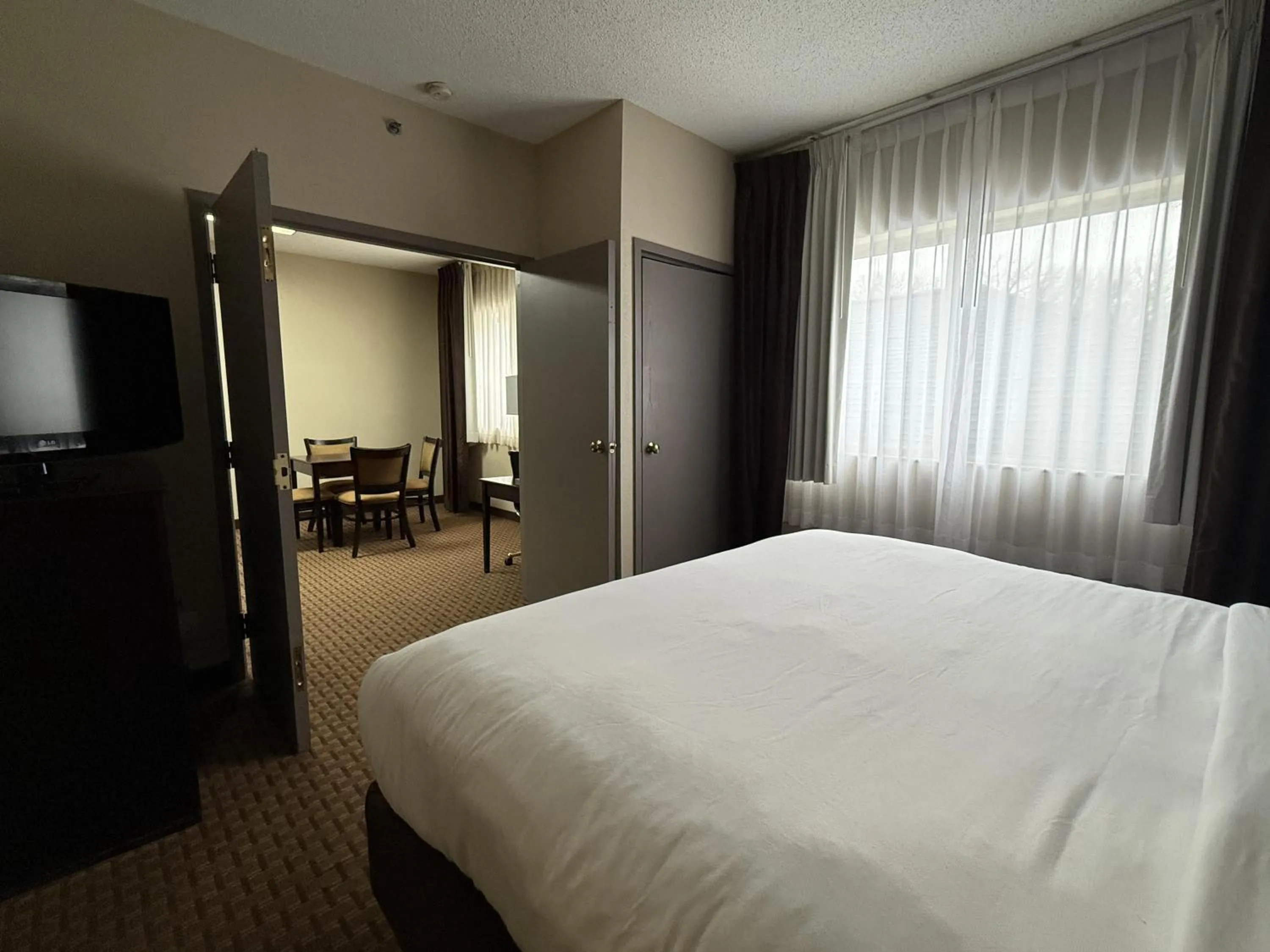 Bedroom, Bed in SureStay by Best Western Marion