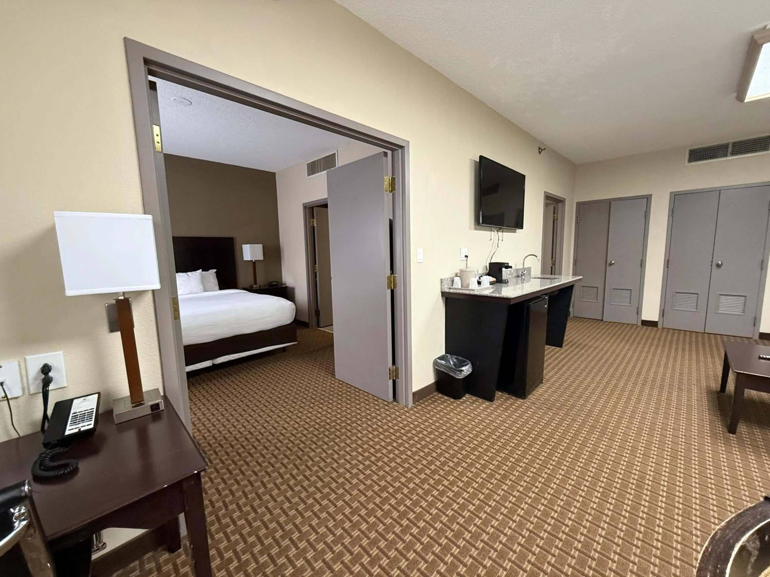 Bedroom, Bed in SureStay by Best Western Marion