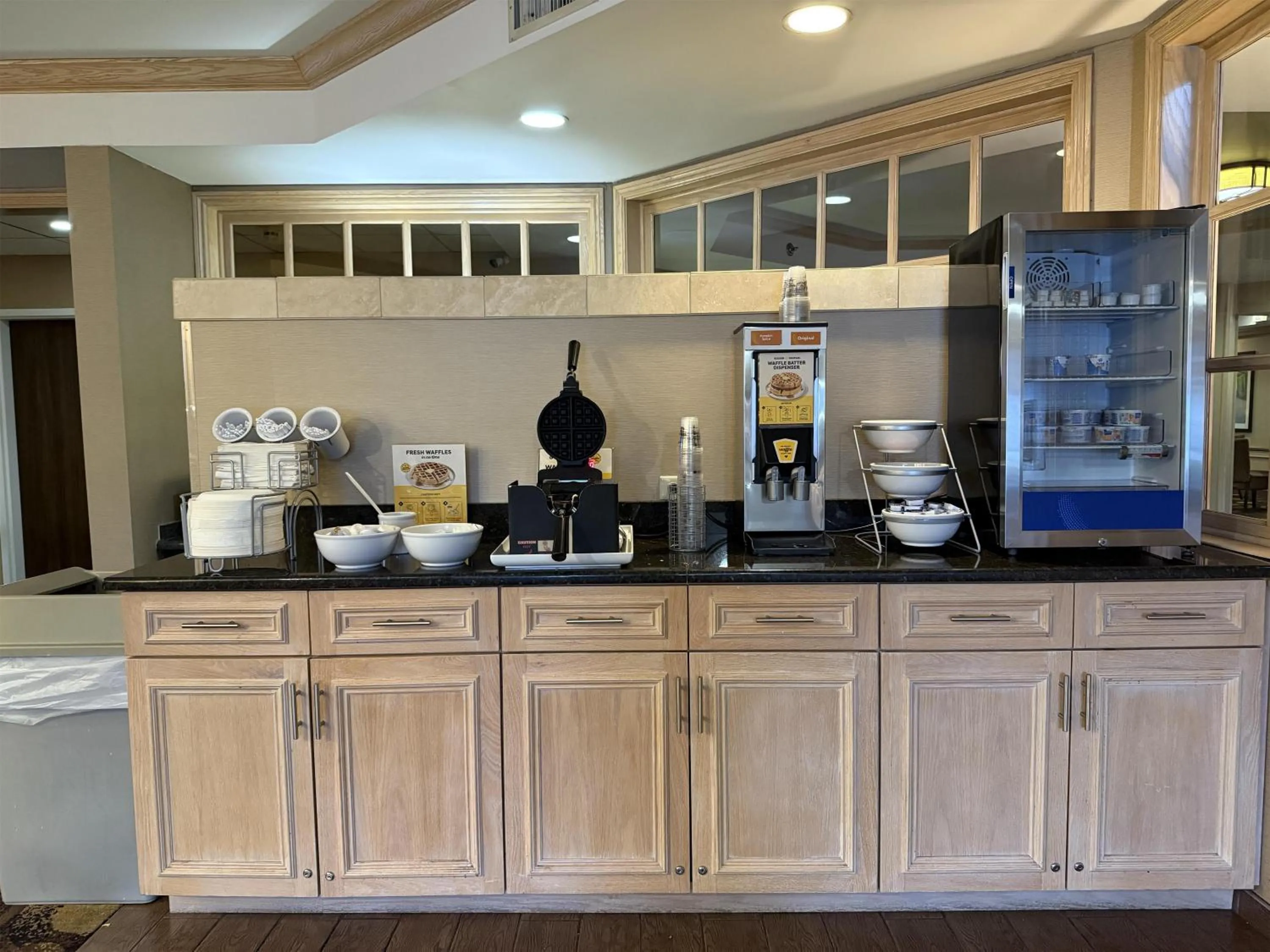 Breakfast in SureStay by Best Western Marion