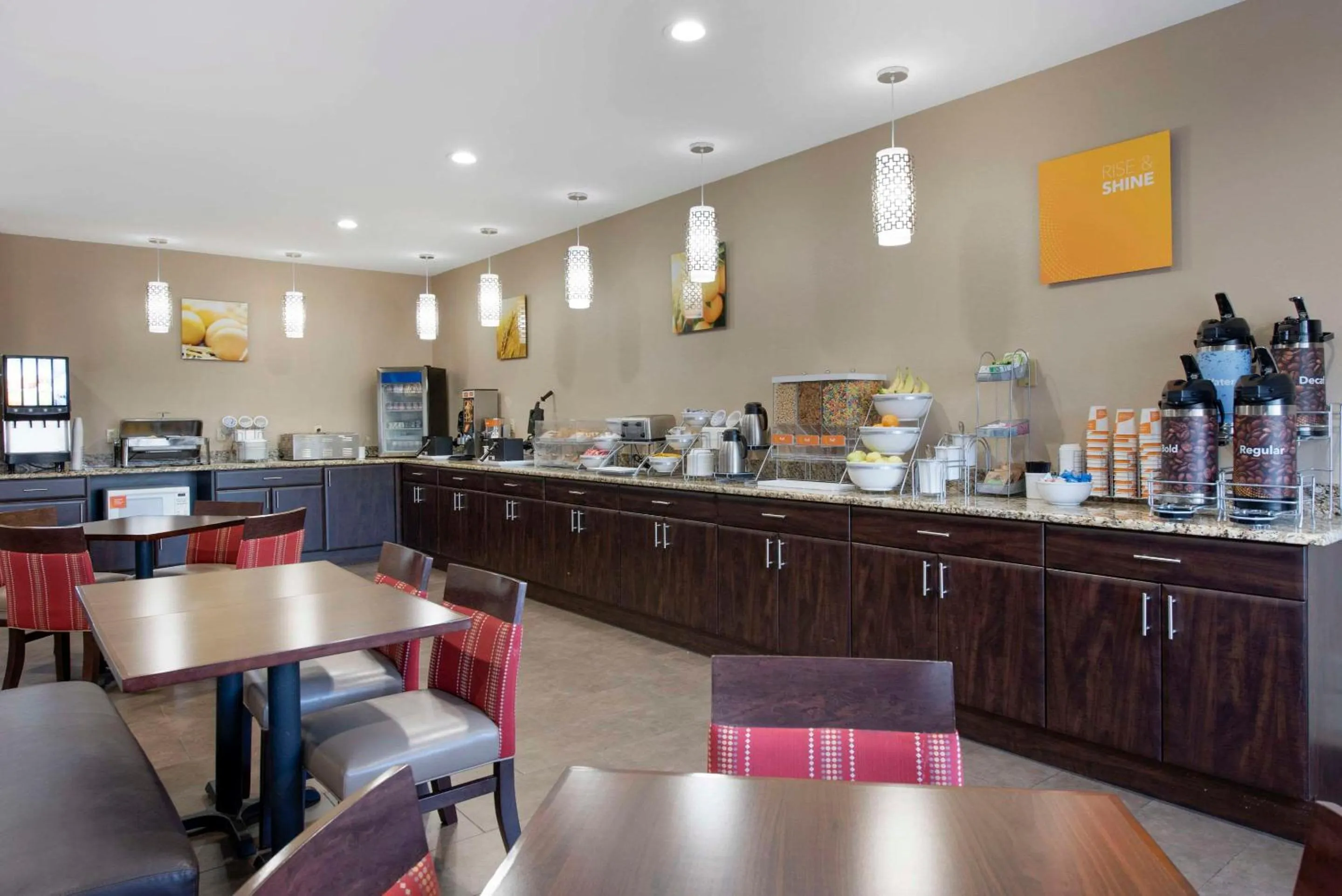 Breakfast in Comfort Suites Terre Haute University Area