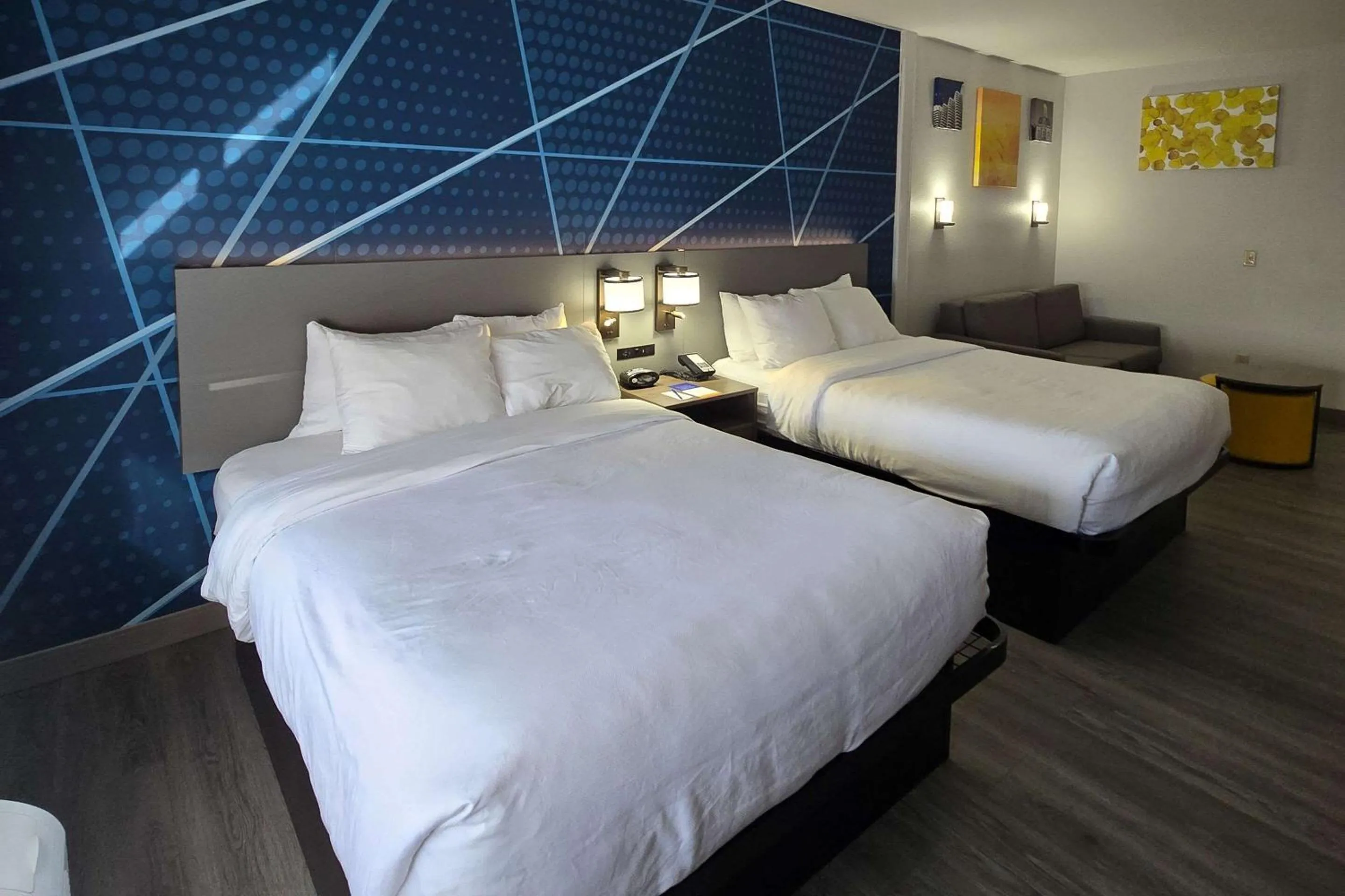 Bedroom, Bed in Comfort Suites Terre Haute University Area