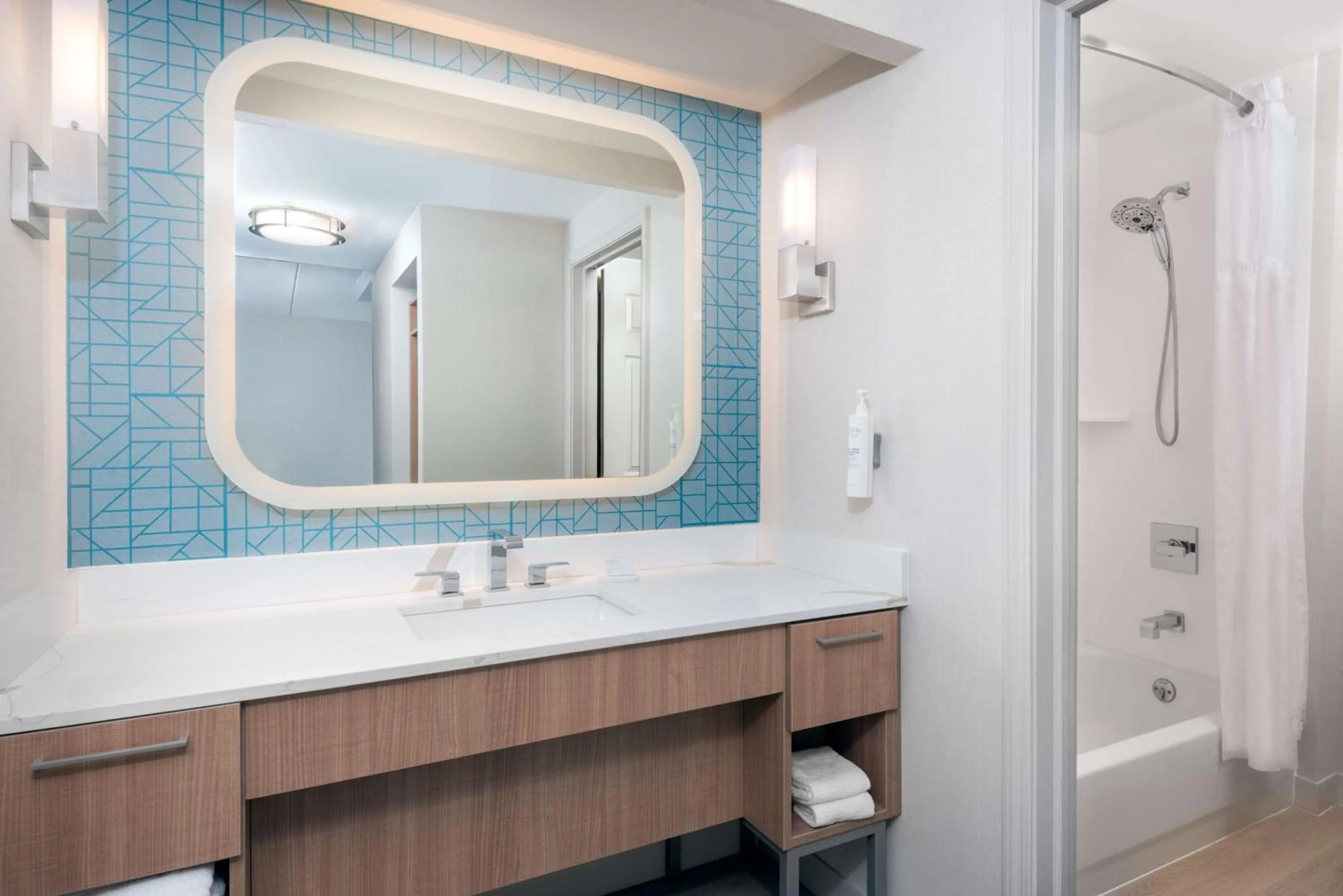 Bathroom in Homewood Suites by Hilton Buffalo/Airport
