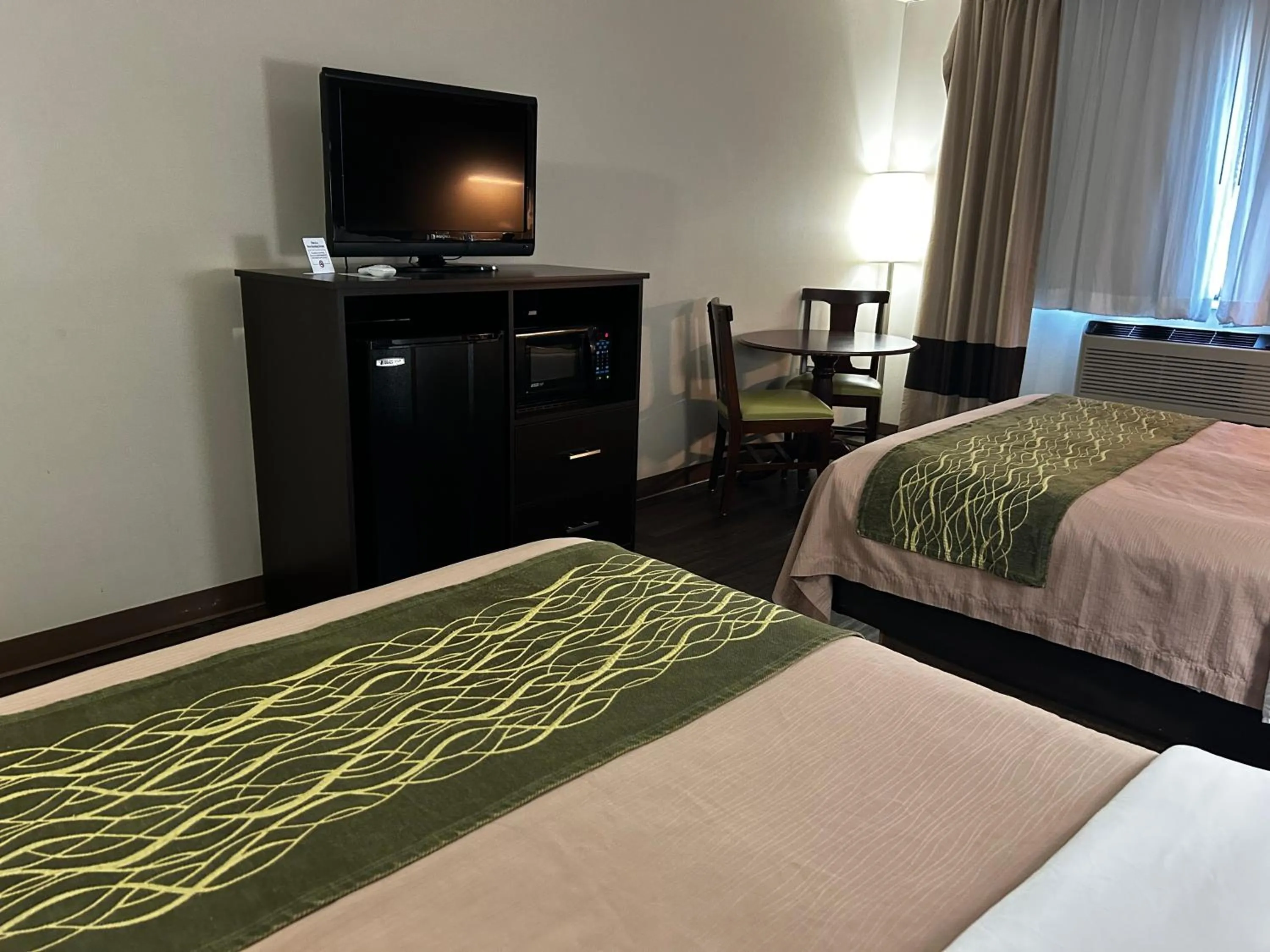 TV and multimedia, Bed in Quality Inn Goodland I-70