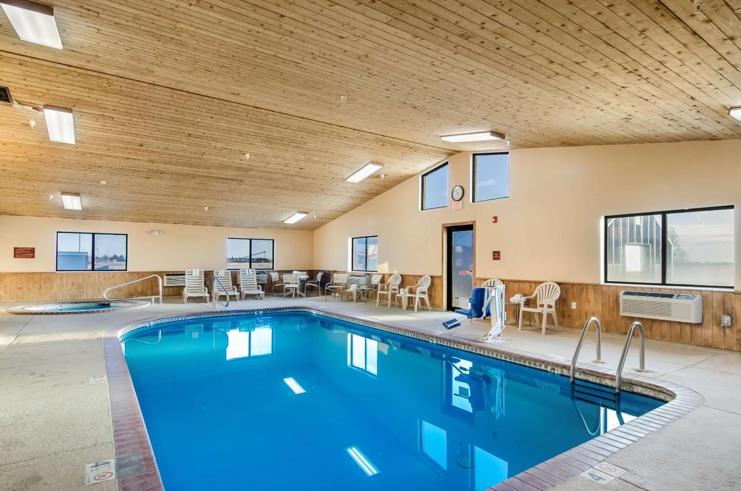 Swimming pool in Quality Inn Goodland I-70