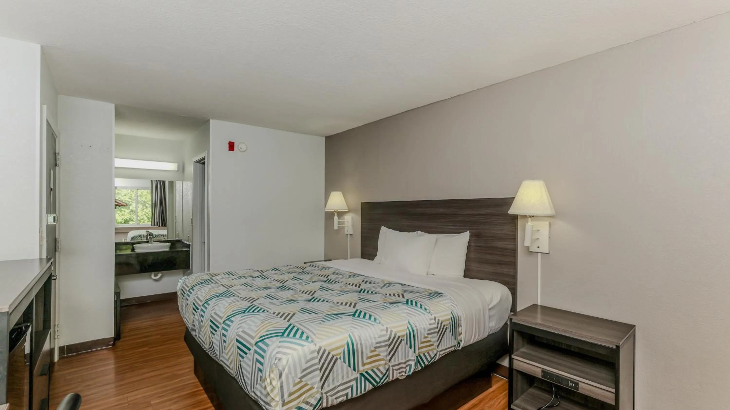 Bedroom, Bed in Motel 6-Wichita, KS