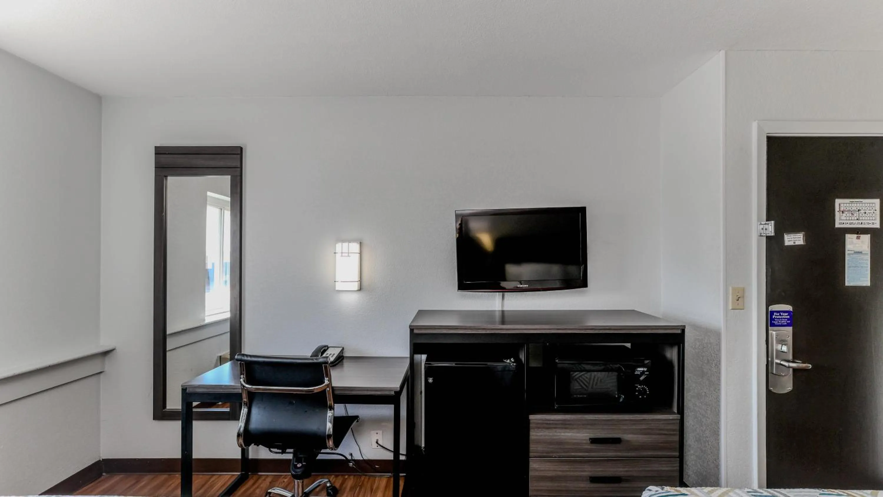 Bedroom in Motel 6-Wichita, KS