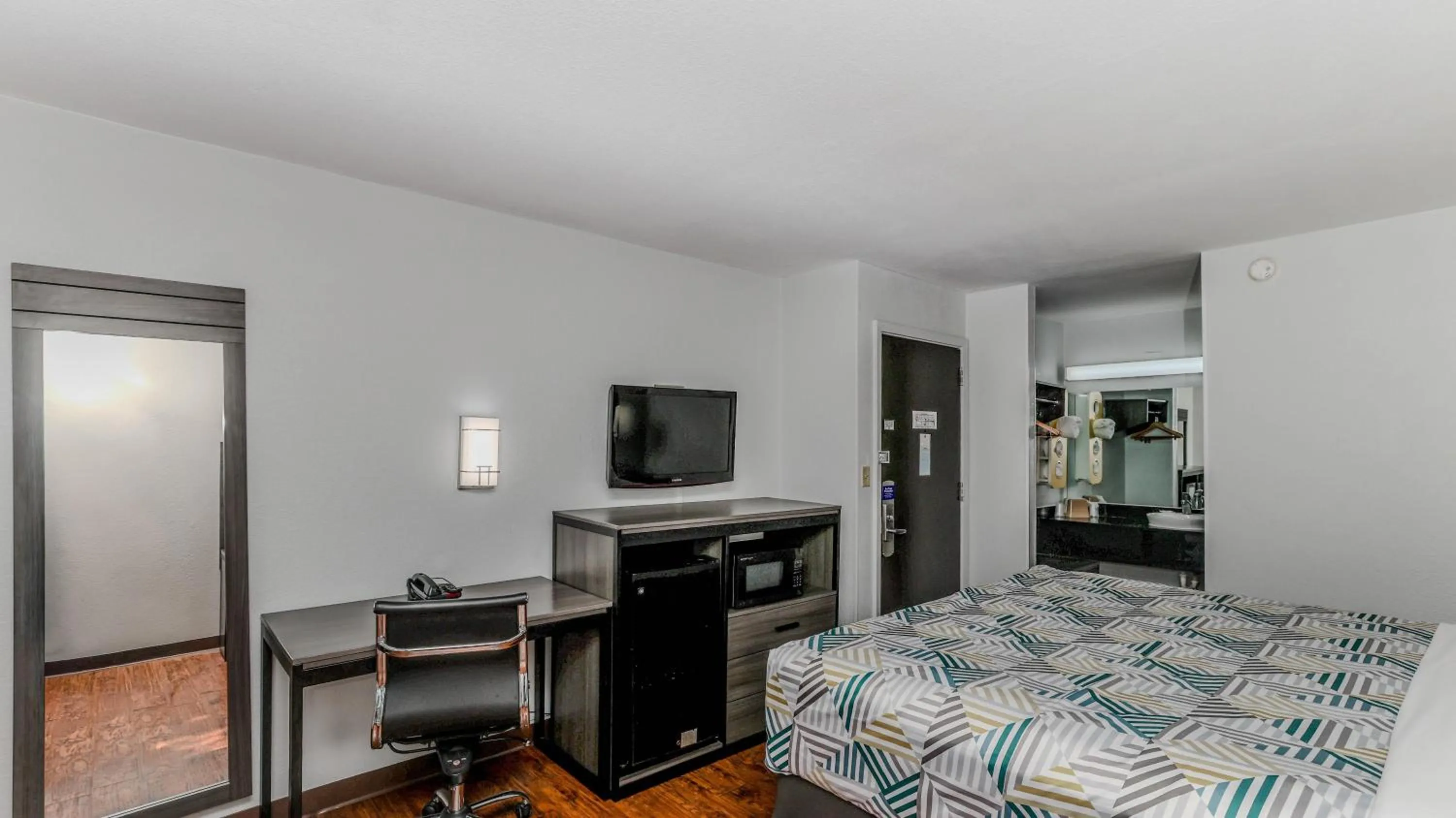 Bedroom, Bed in Motel 6-Wichita, KS