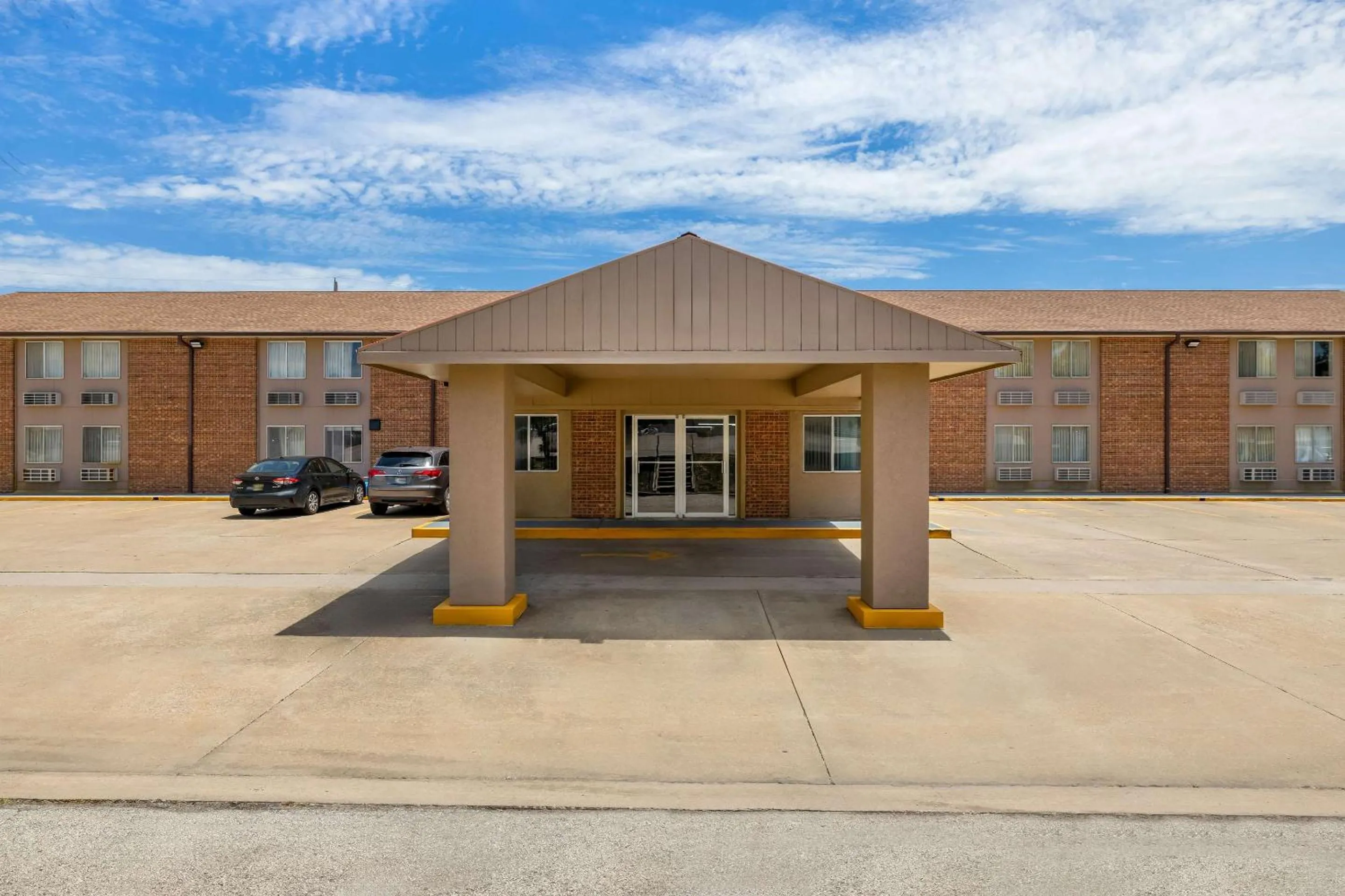 Property building in Econo Lodge Emporia