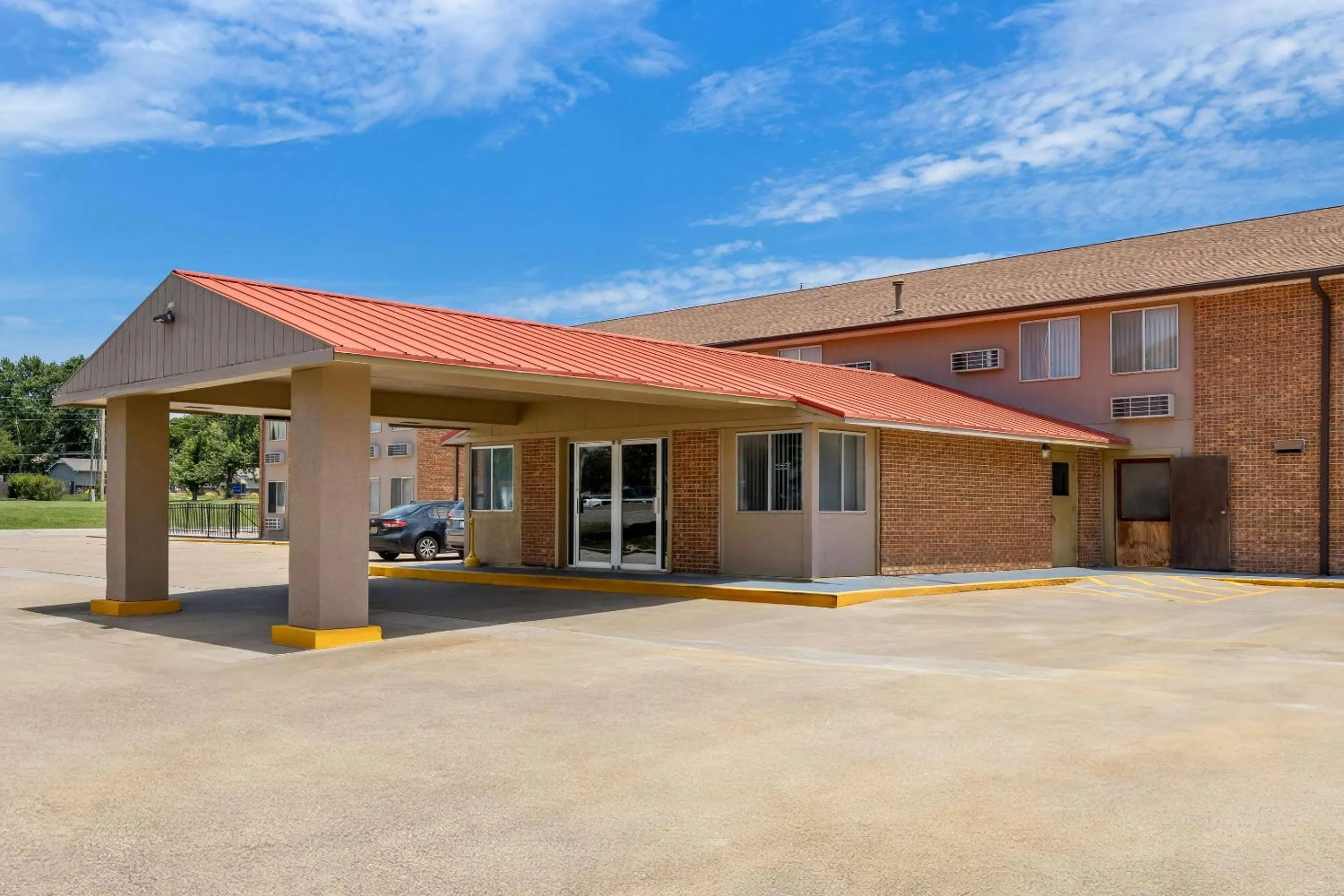 Property building in Econo Lodge Emporia