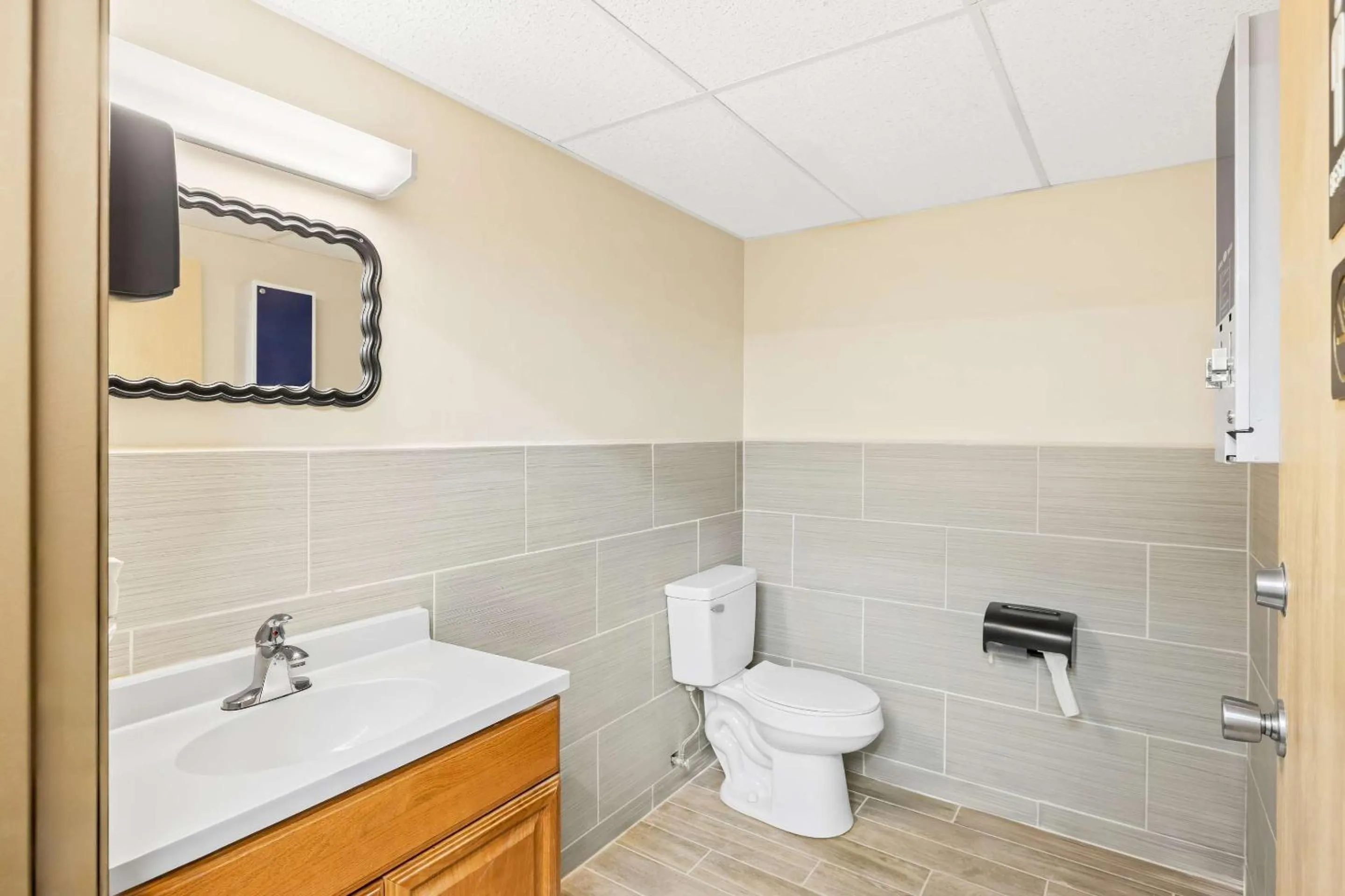 Bedroom in Econo Lodge Emporia