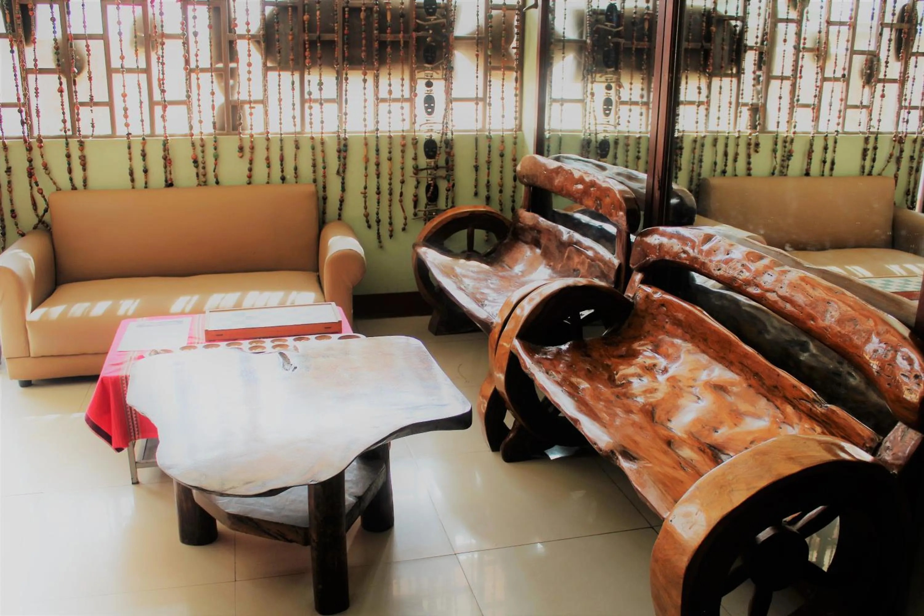 Lolo Oyong Pension House