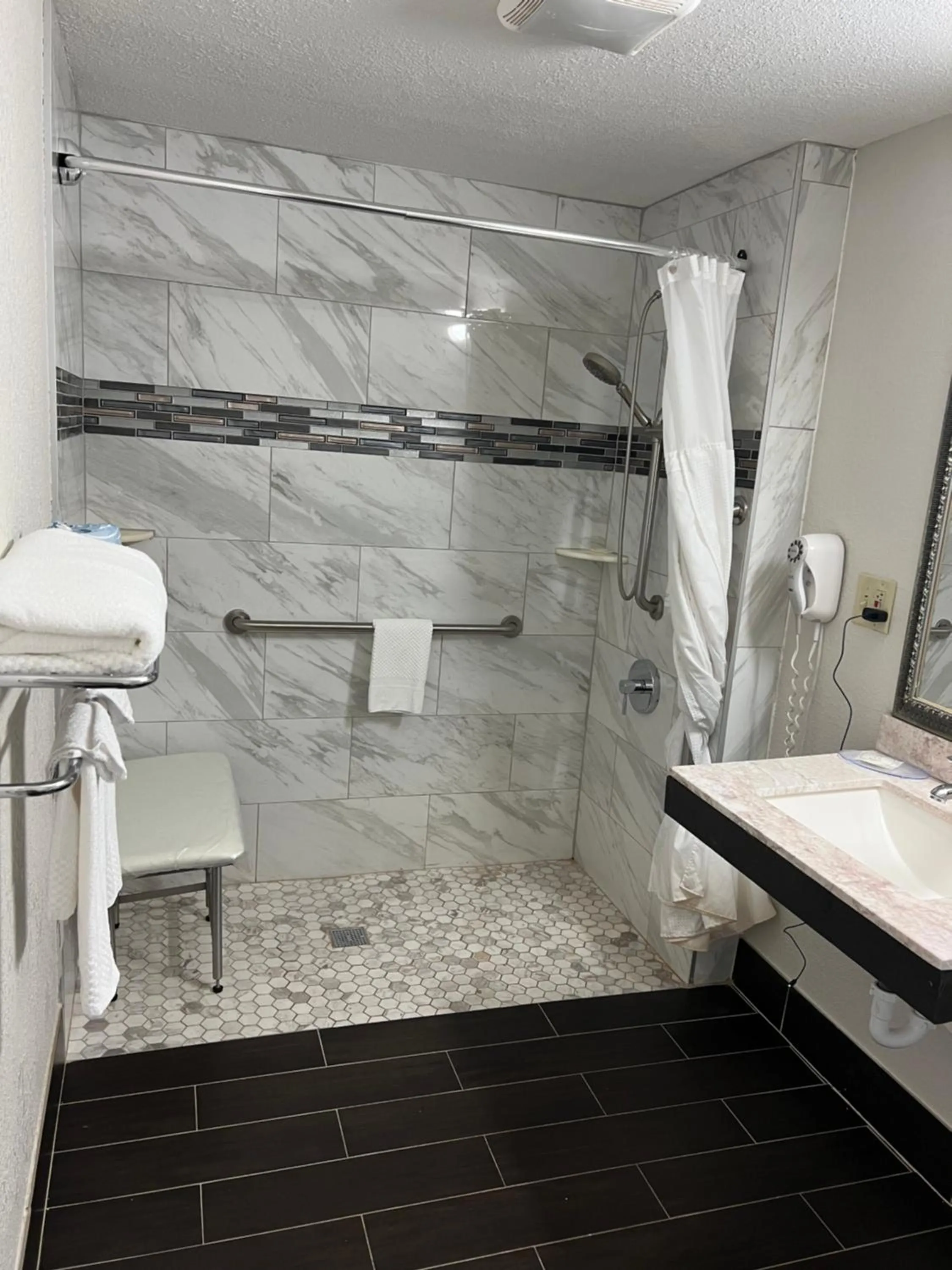 Bathroom in Quality Inn Merriam Kansas City