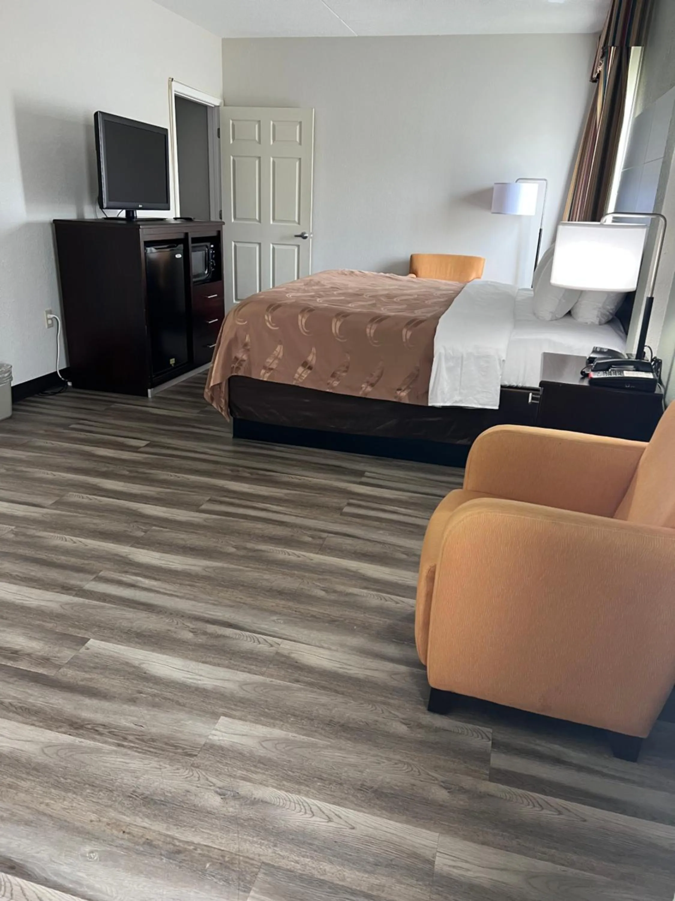 Bedroom, Bed in Quality Inn Merriam Kansas City