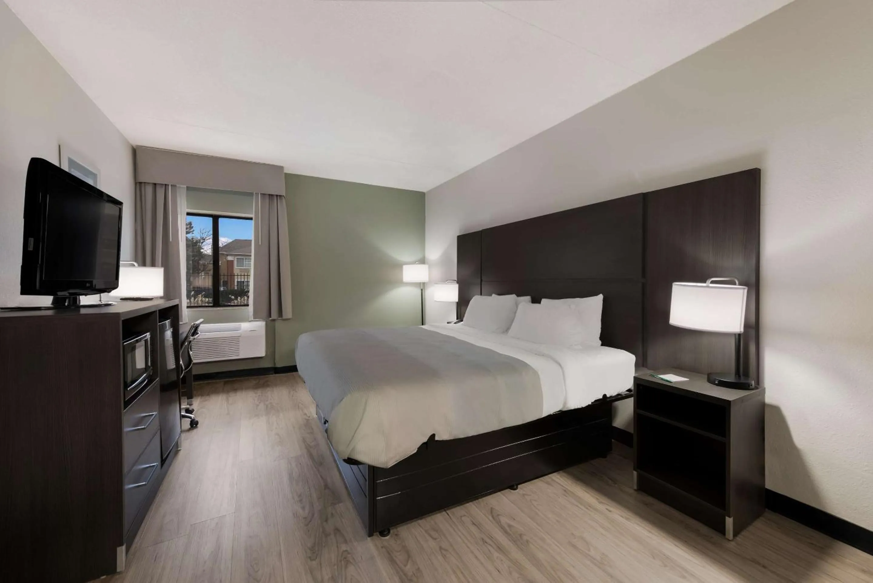 Bedroom, Bed in Quality Inn Merriam Kansas City