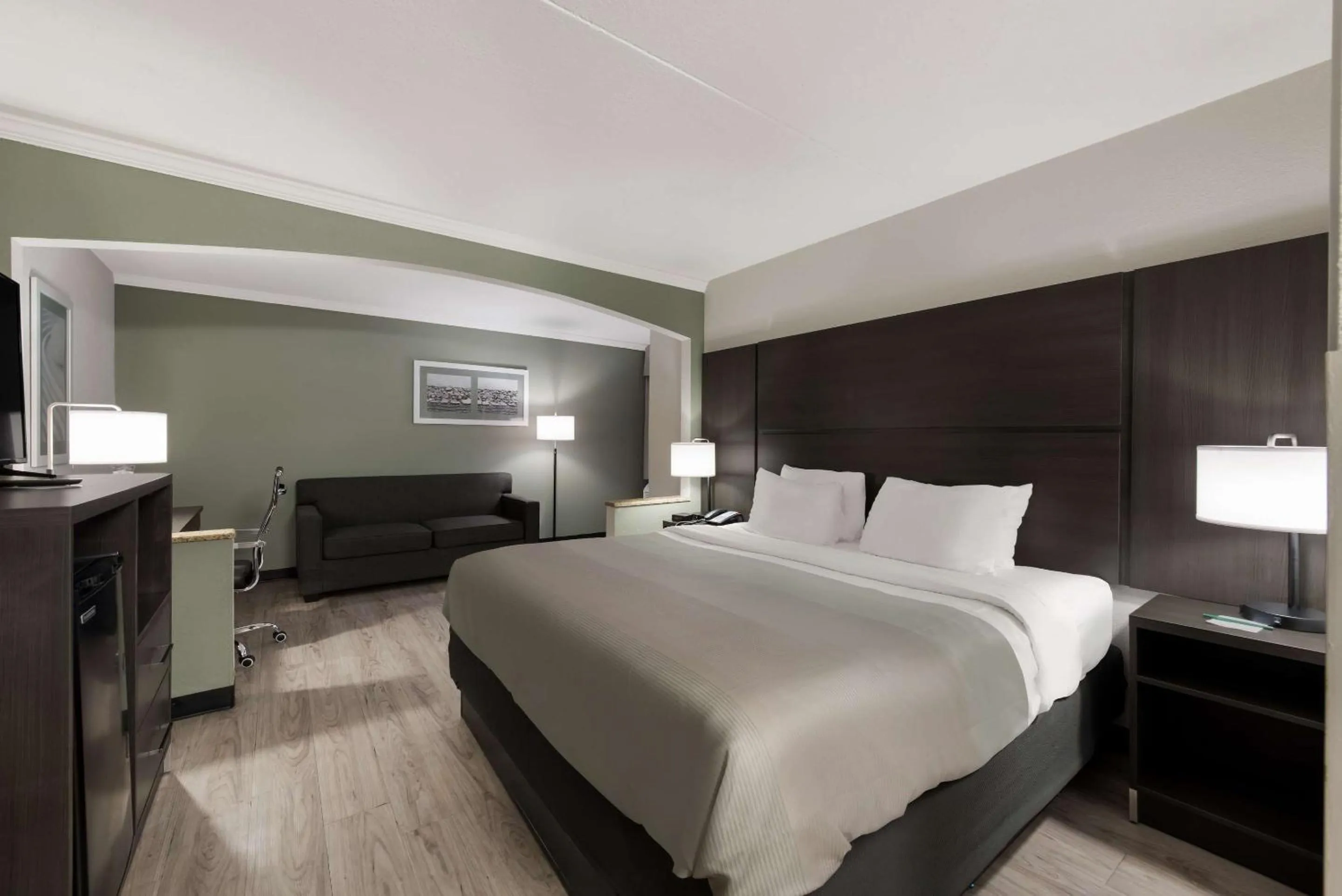 Bedroom, Bed in Quality Inn Merriam Kansas City