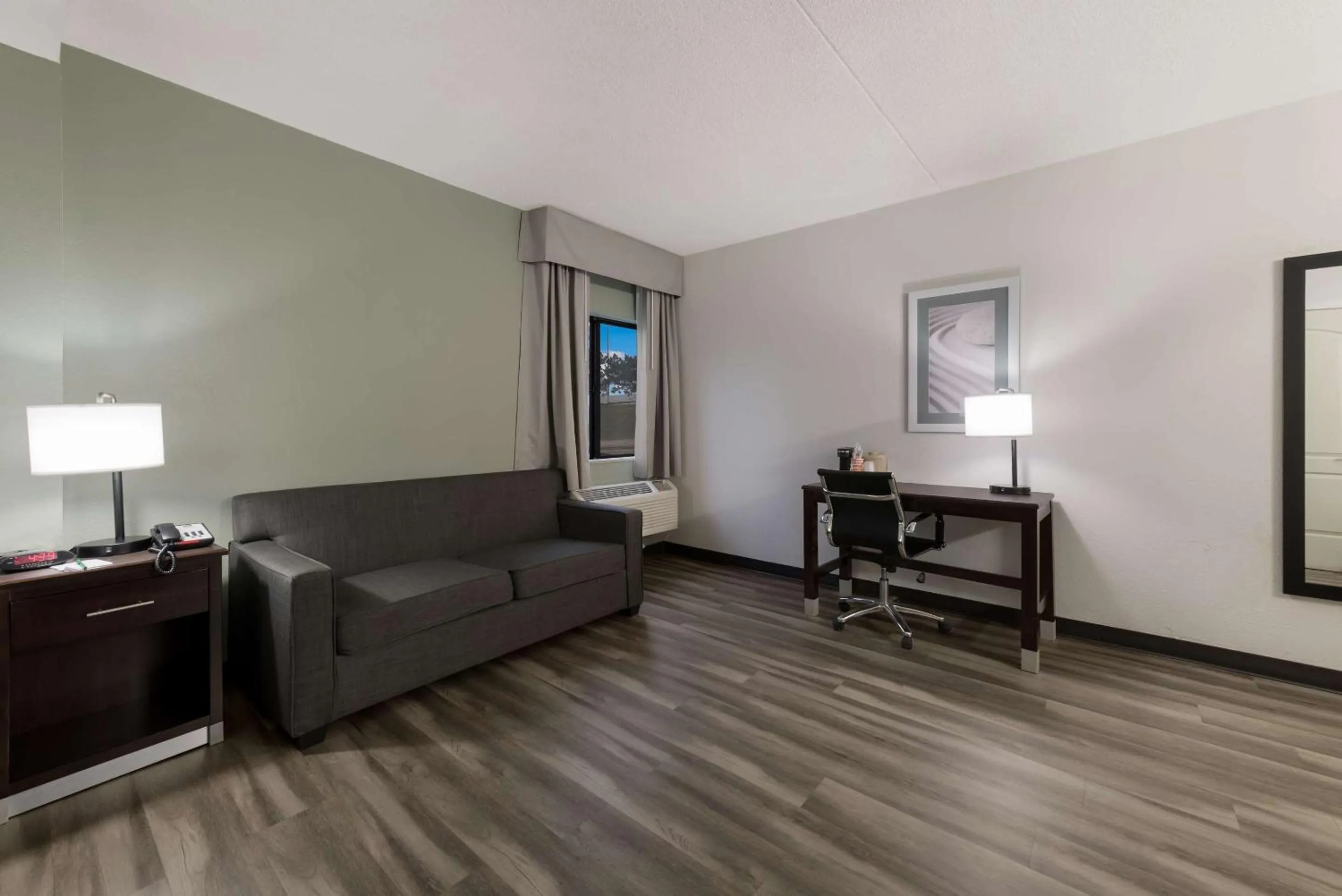 Bedroom in Quality Inn Merriam Kansas City