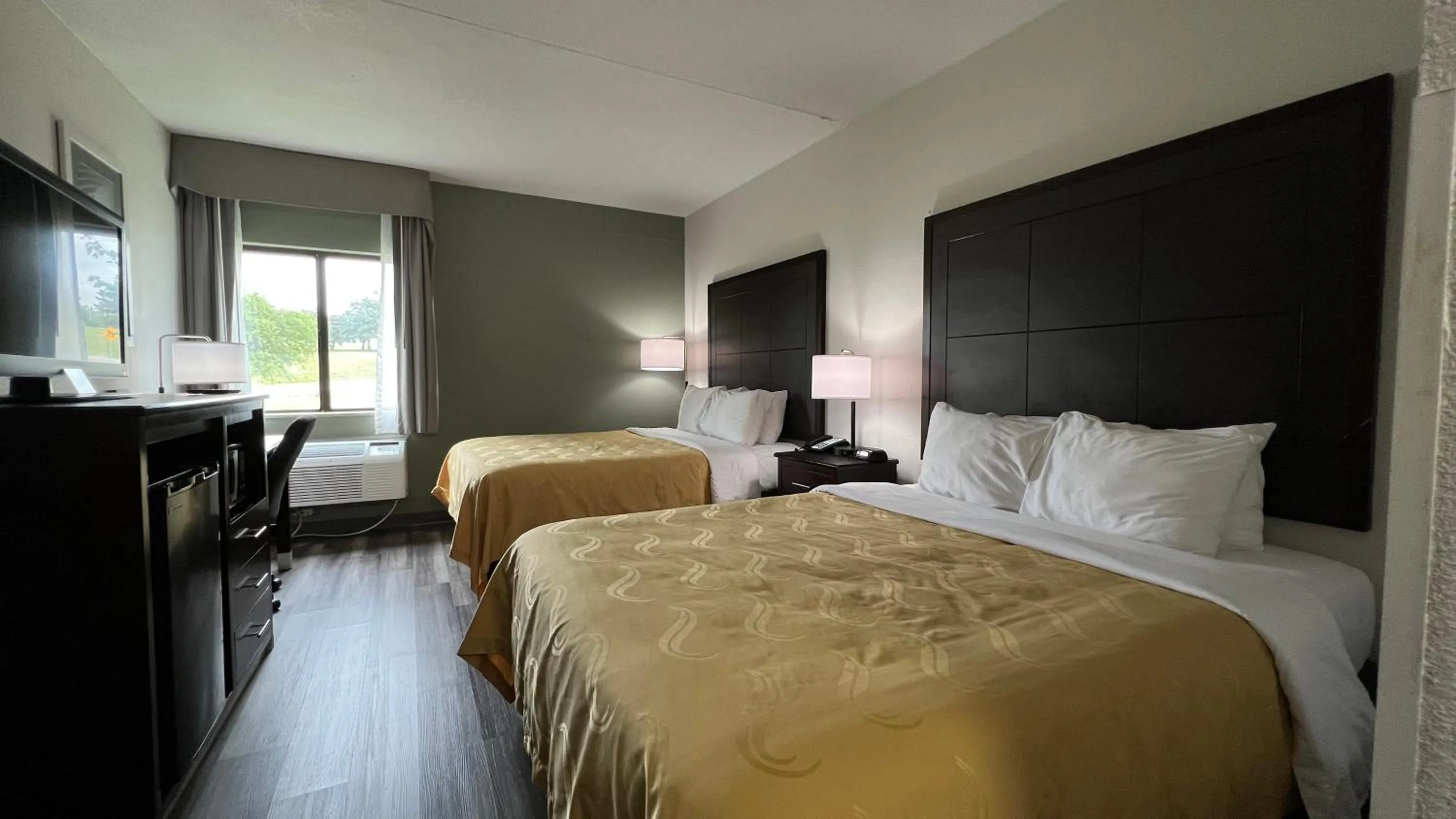 Bedroom, Bed in Quality Inn Merriam Kansas City