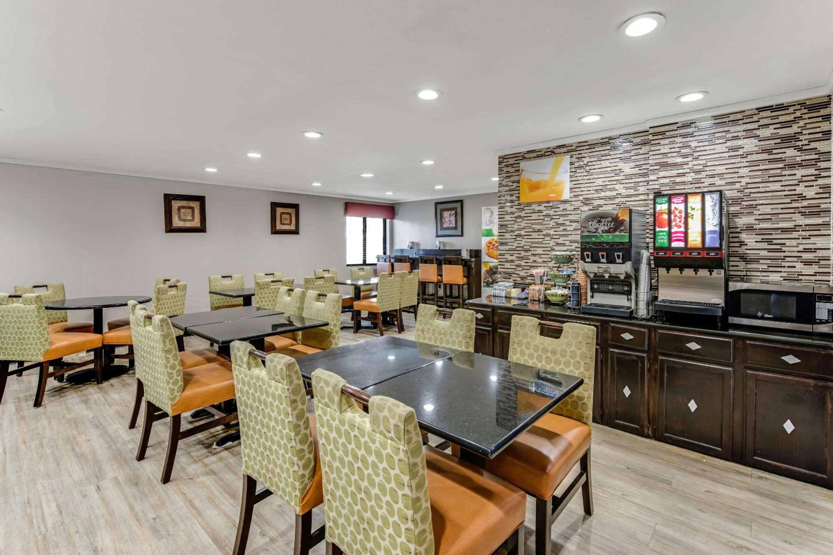 Breakfast in Quality Inn Merriam Kansas City