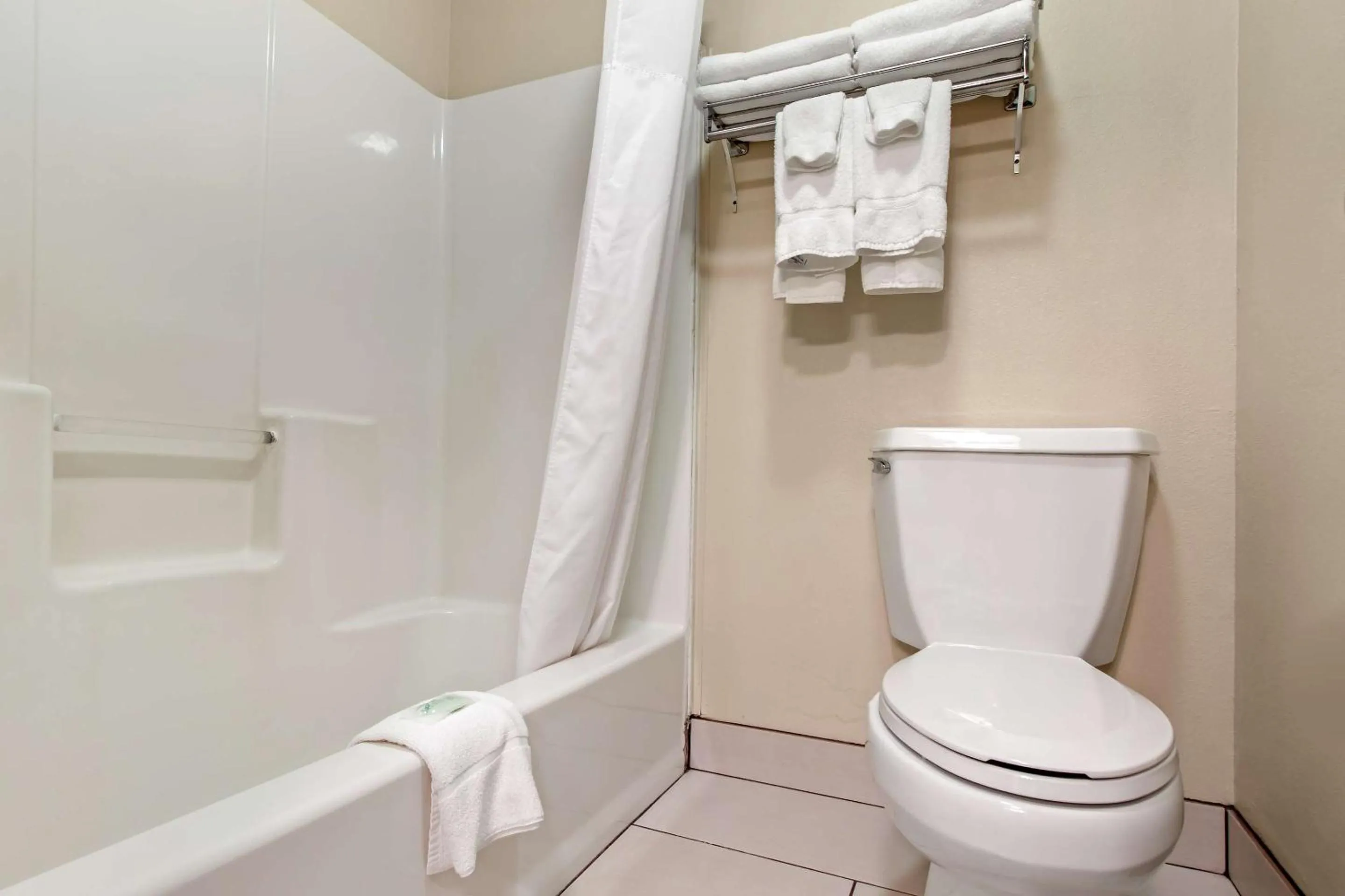 Bedroom in Quality Inn Hays I-70