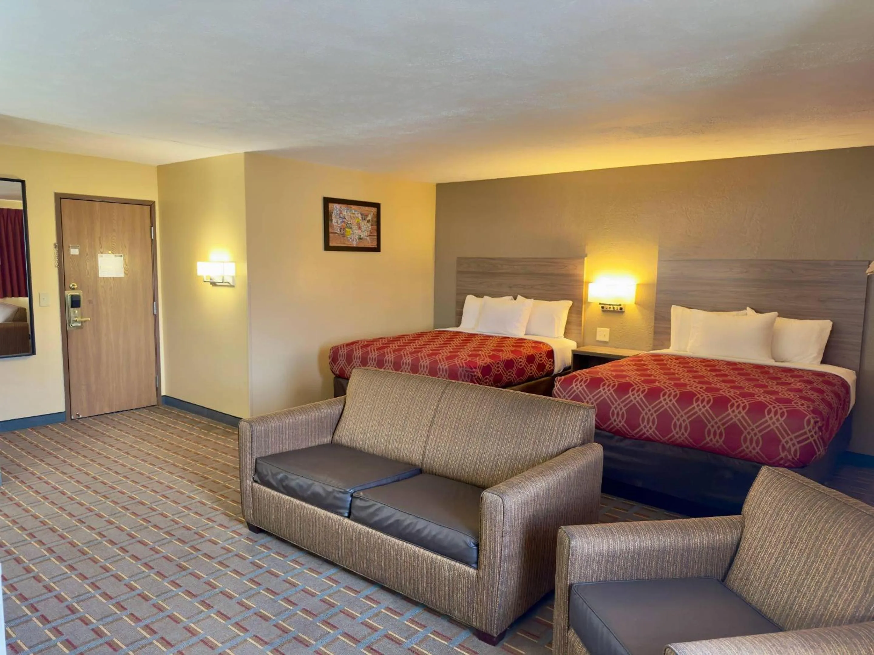 Bedroom, Bed in Econo Lodge Lansing - Leavenworth