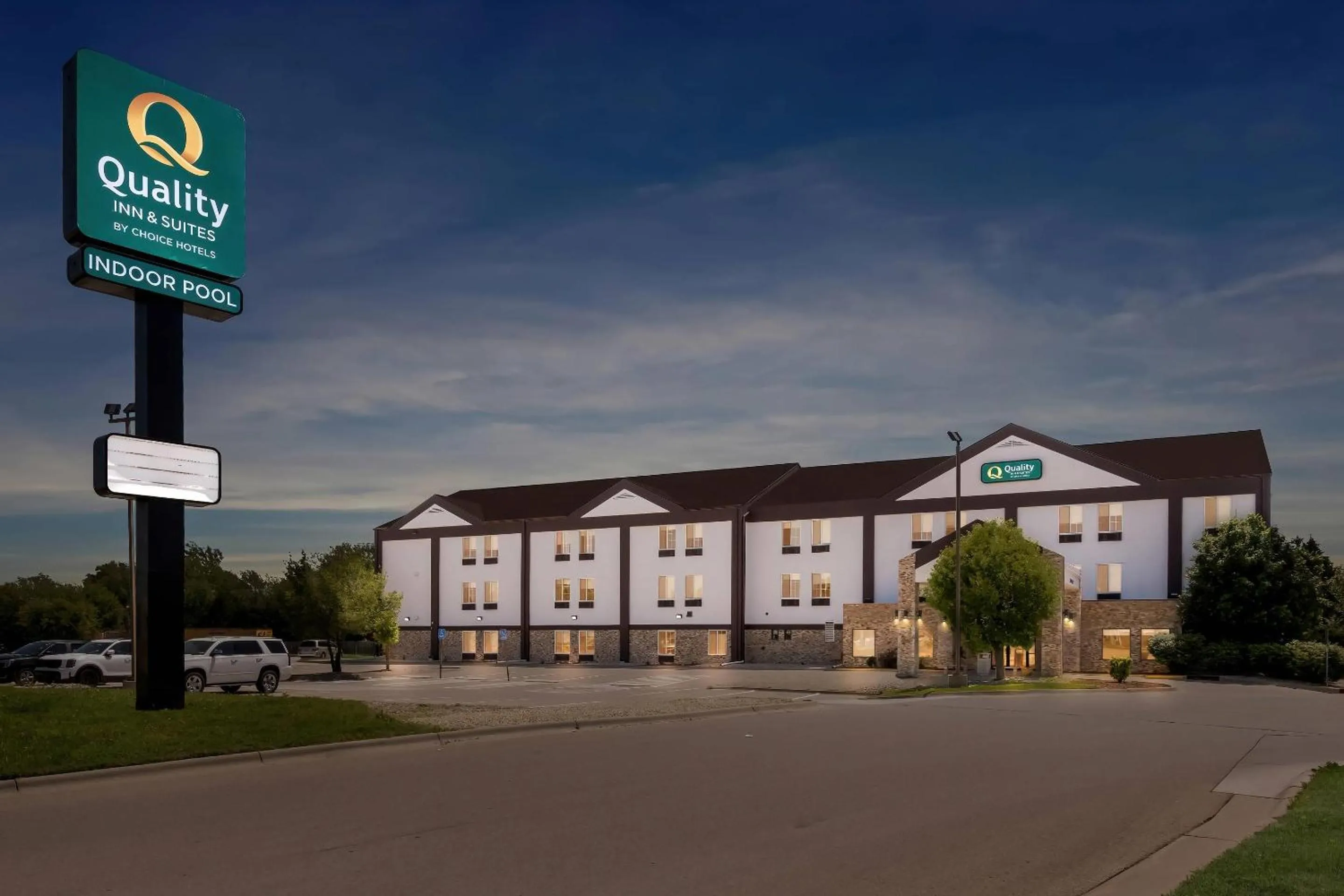 Property building in Quality Inn & Suites Manhattan