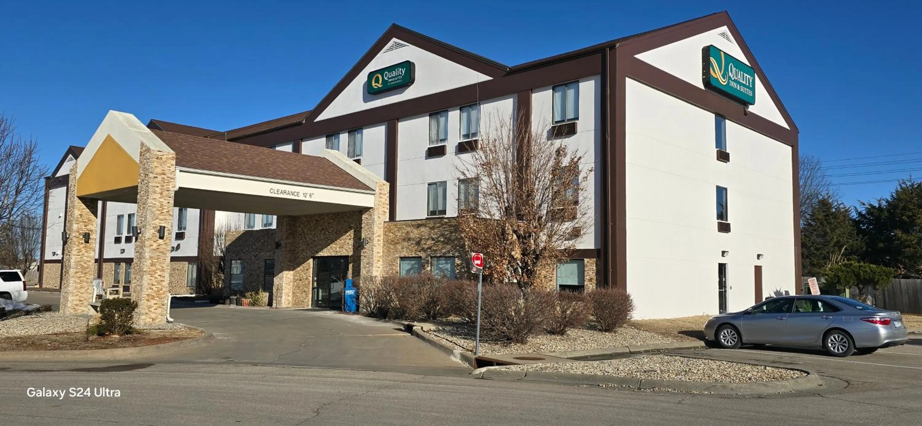 Property building in Quality Inn & Suites Manhattan