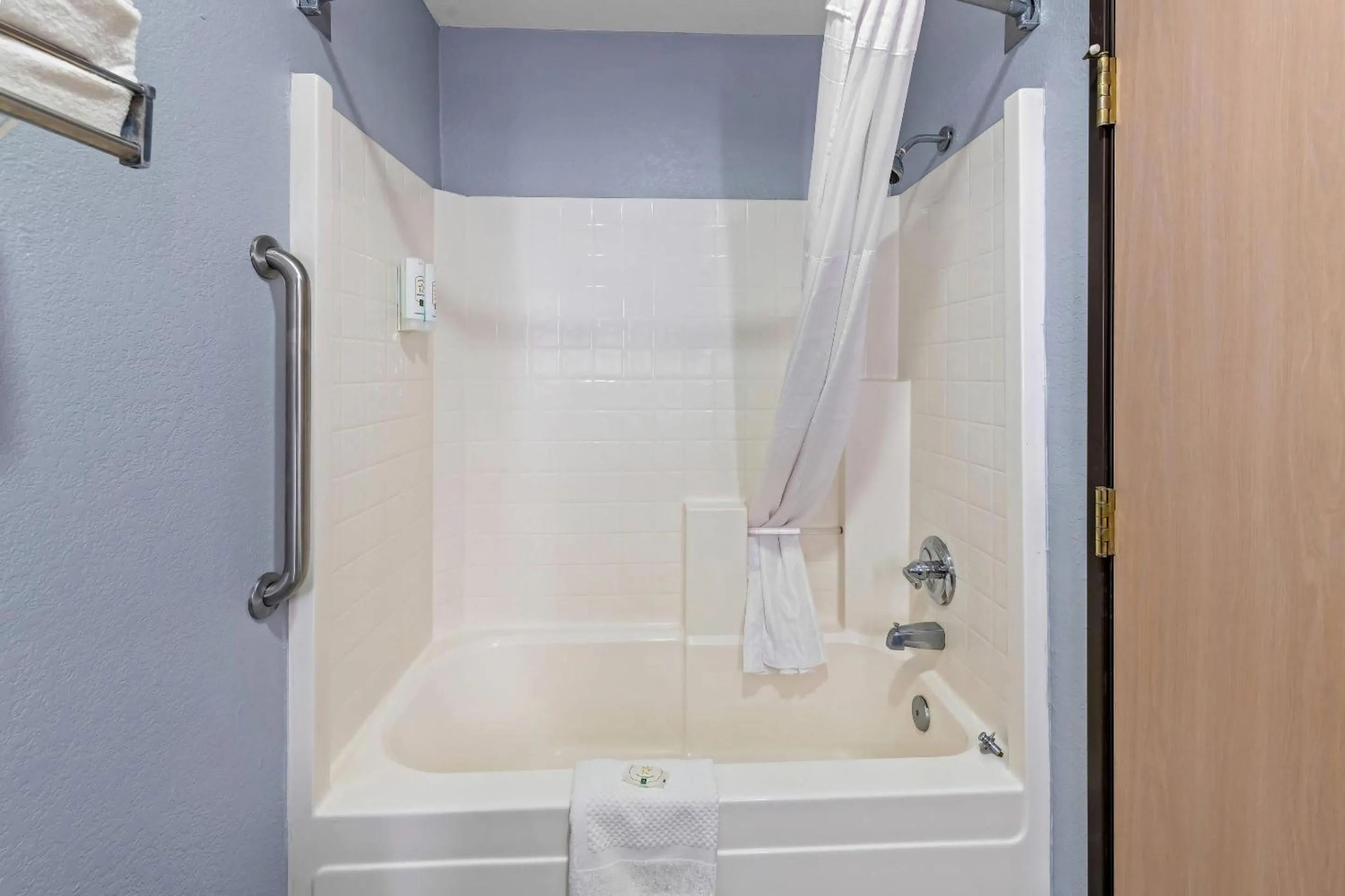 Bedroom in Quality Inn & Suites Manhattan