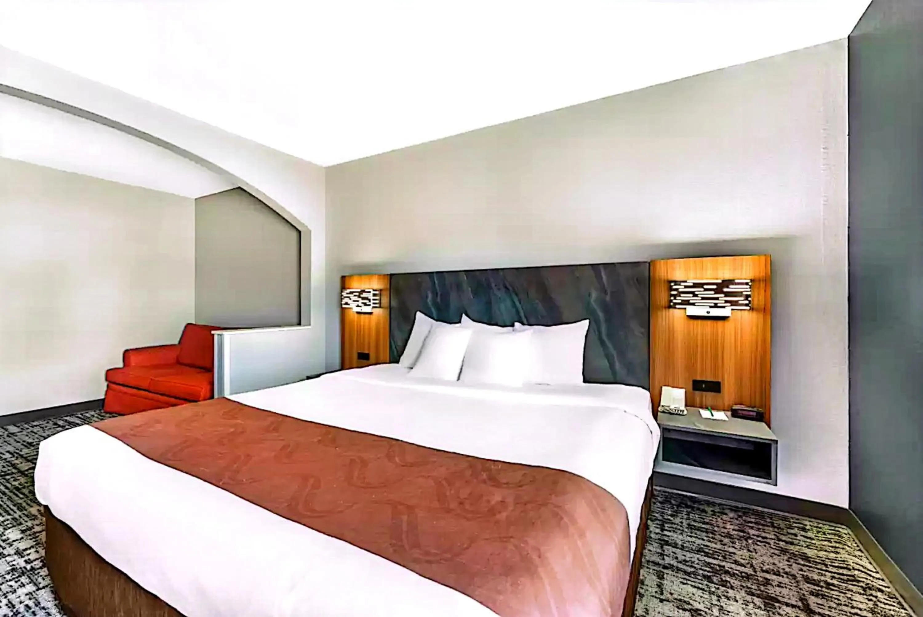 Bed in Quality Inn & Suites Manhattan