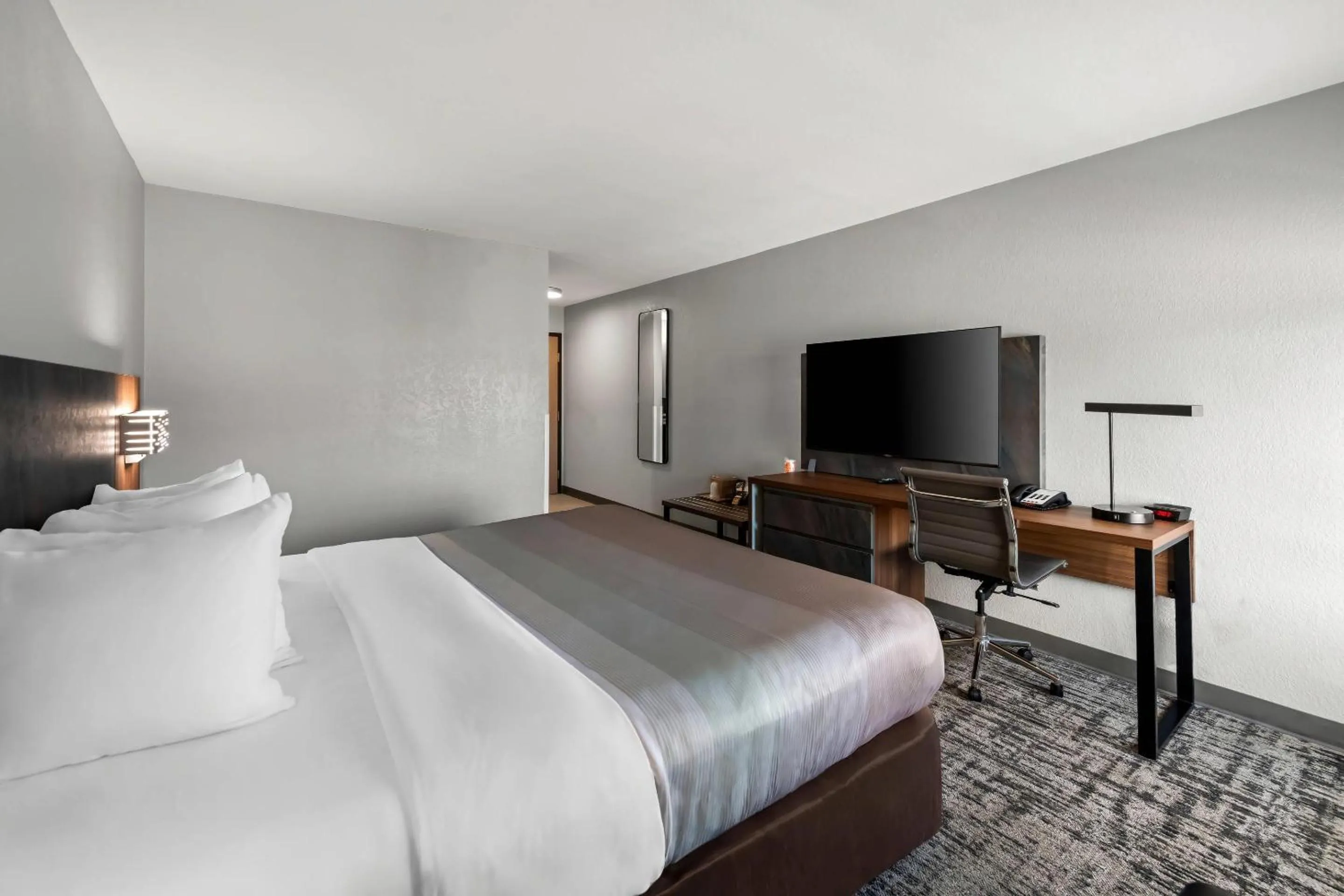 Bedroom, Bed in Quality Inn & Suites Manhattan