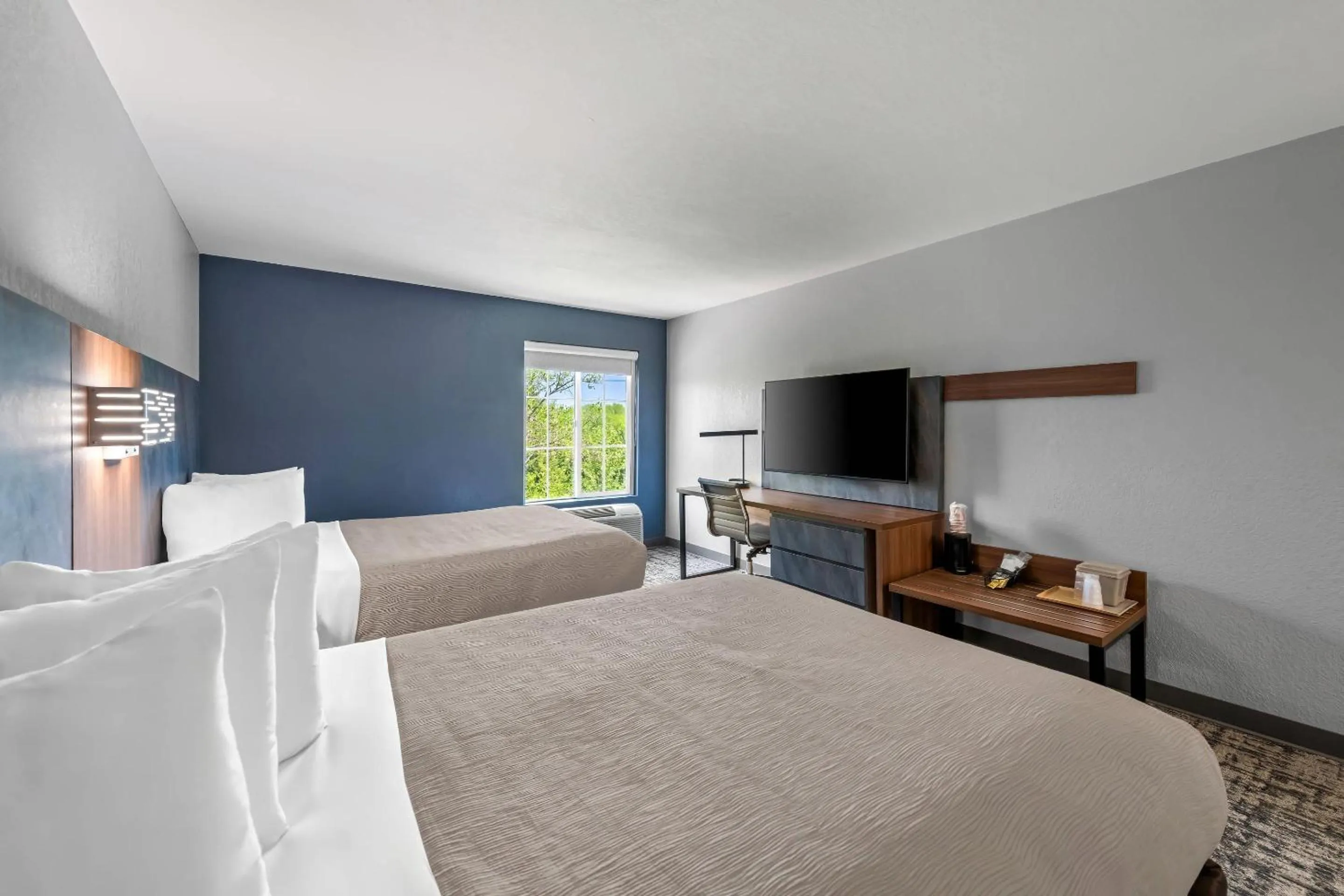 Bedroom, Bed in Quality Inn & Suites Manhattan