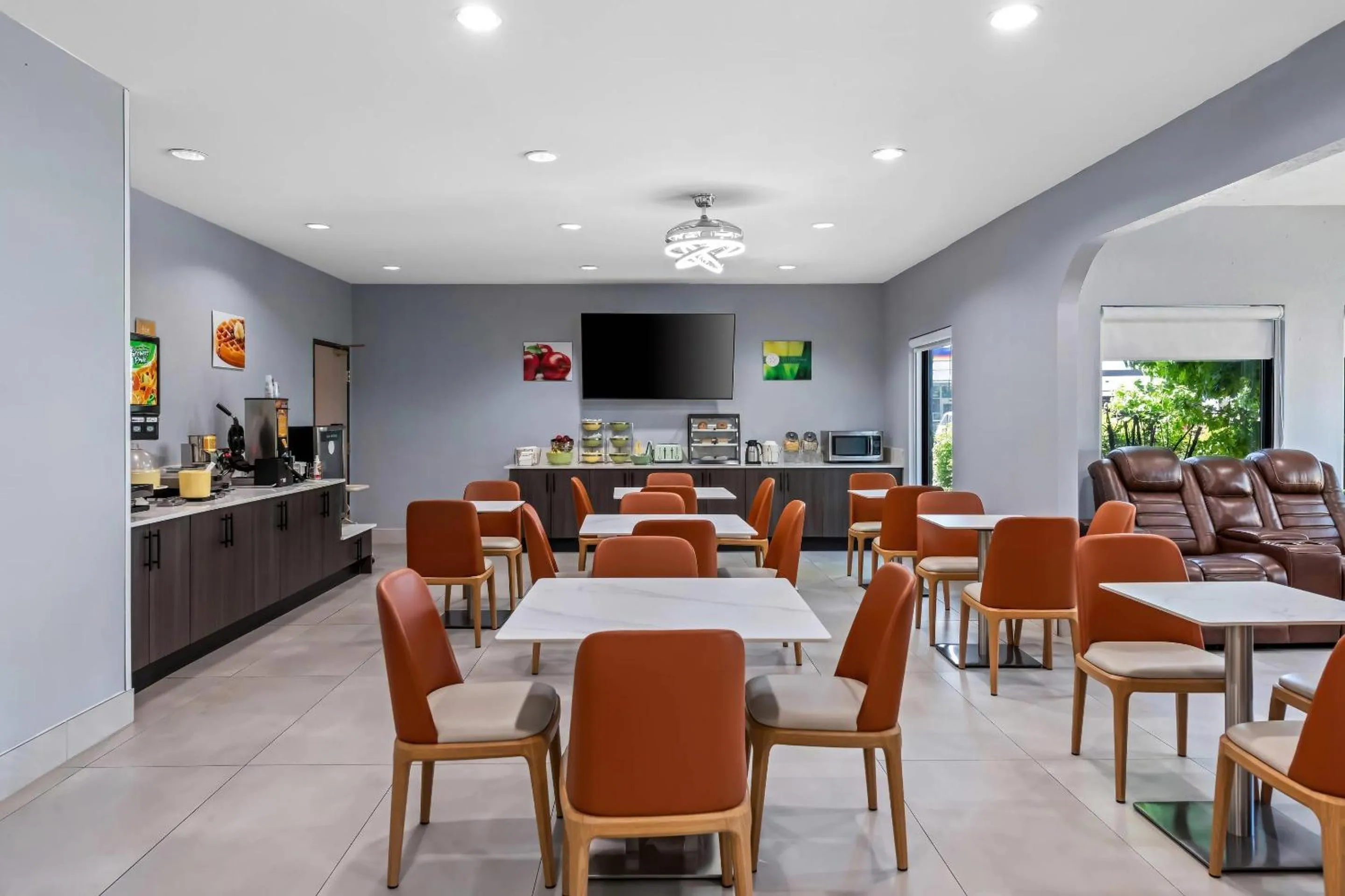 Breakfast in Quality Inn & Suites Manhattan