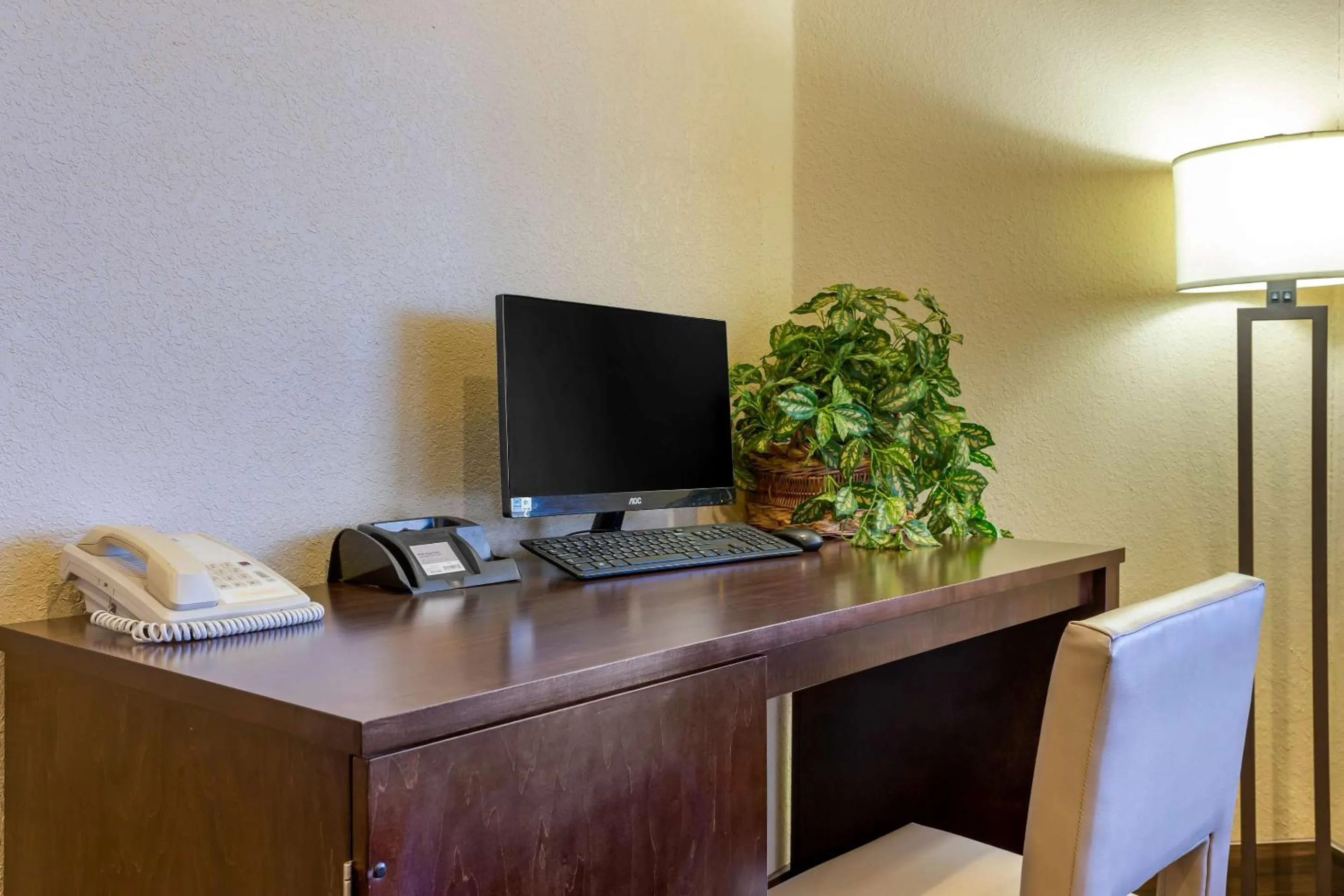 Business facilities in Comfort Inn & Suites Pittsburg KS