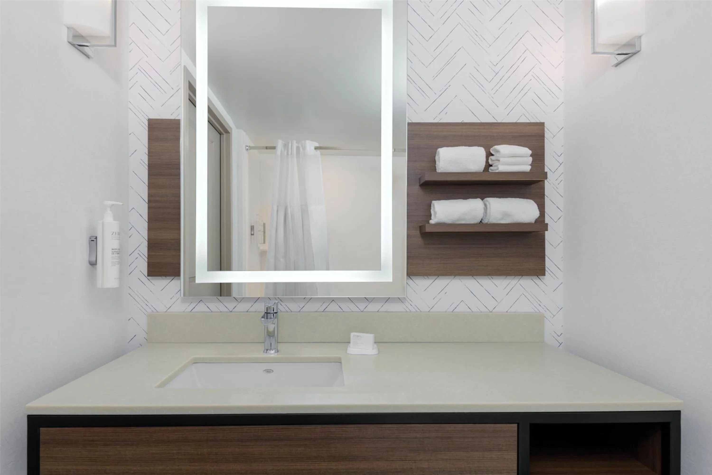 Bathroom in Hilton Garden Inn Buffalo Airport