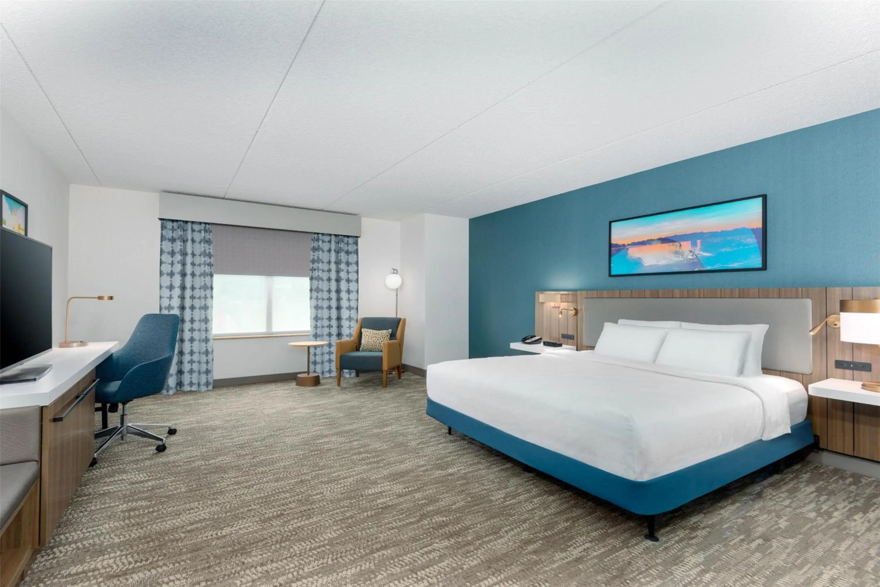 Bed in Hilton Garden Inn Buffalo Airport