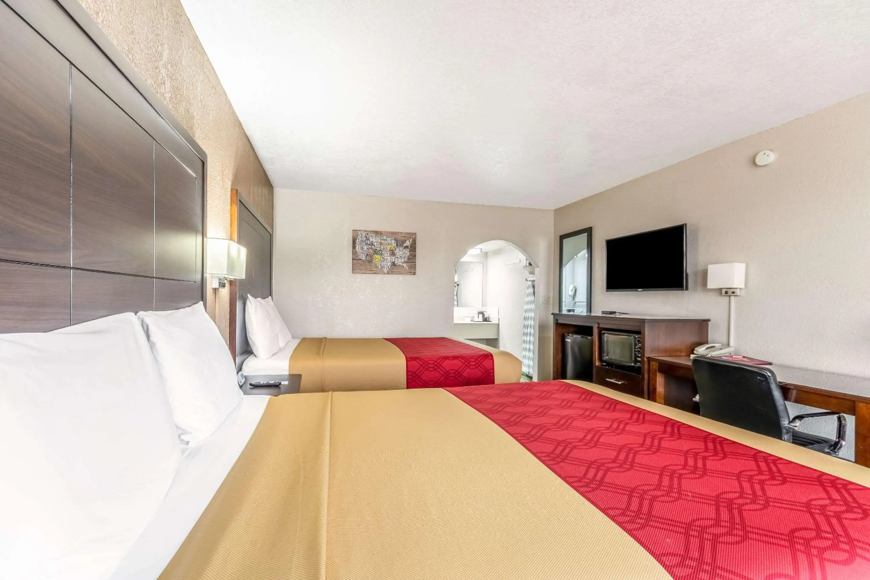 Queen Room with Two Queen Beds - Non-Smoking in Econo Lodge Winfield