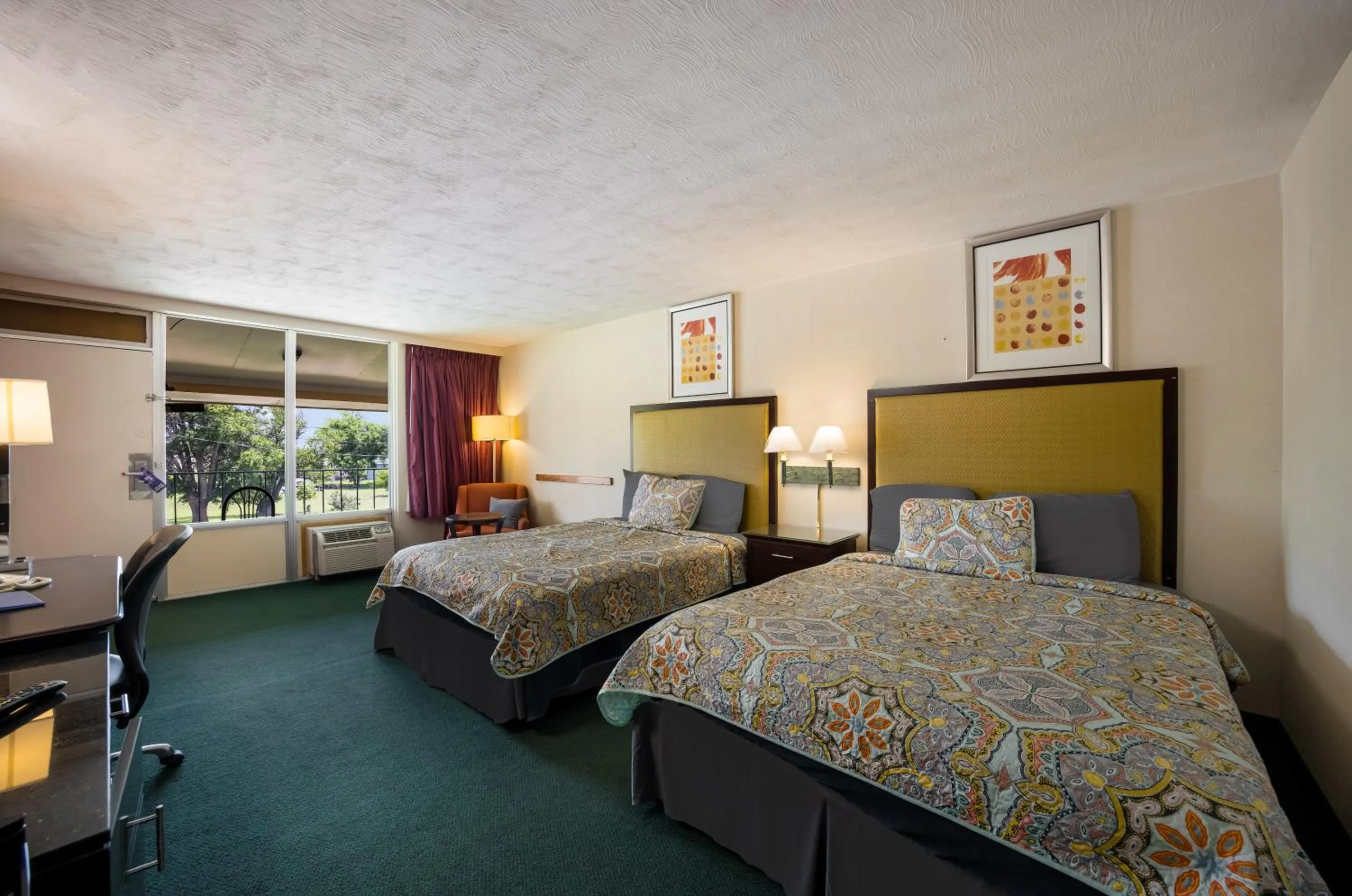 Bed in Travelodge by Wyndham Oakley